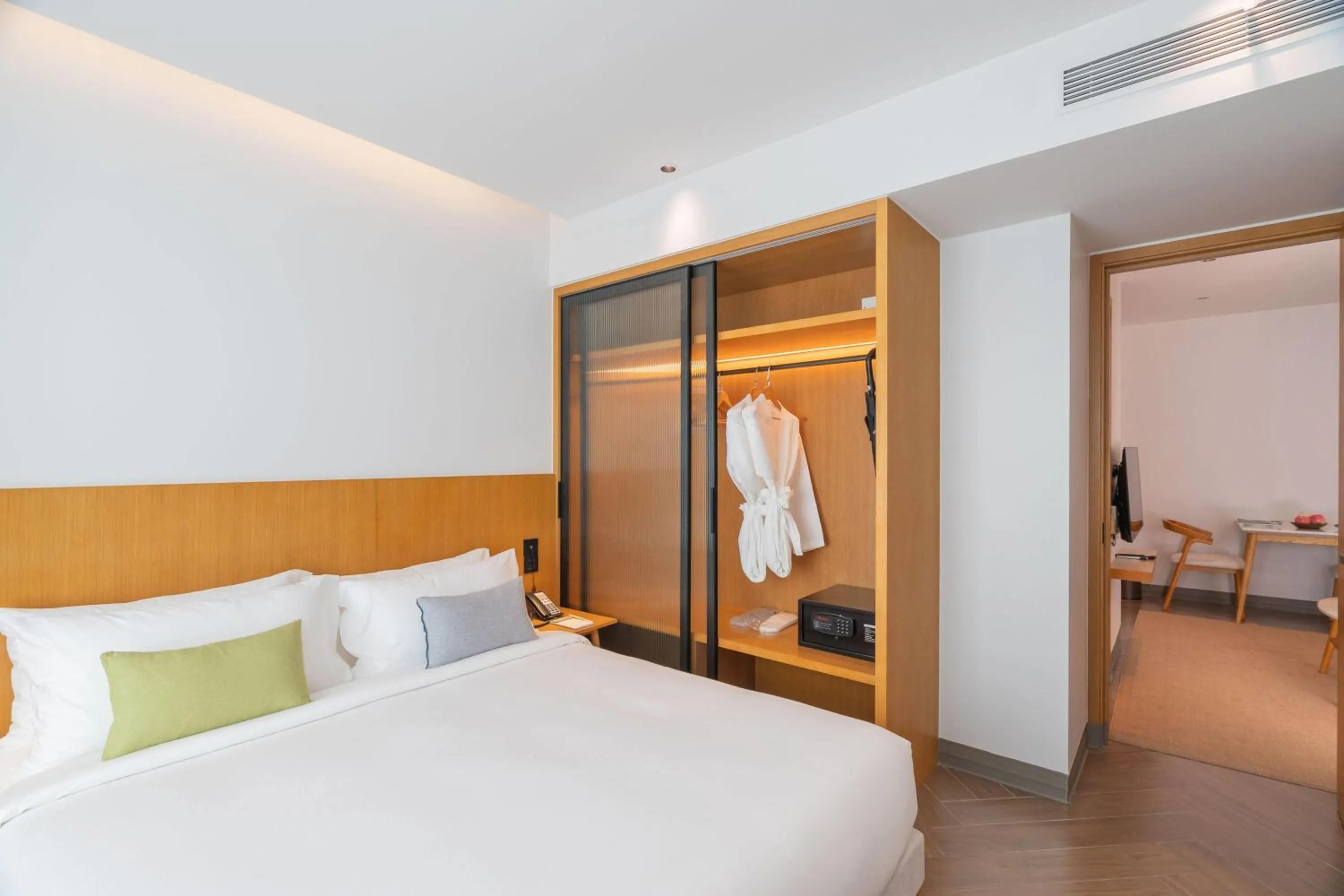 Photo of the whole room, Bed in Wyndham Garden Phuket Kamala