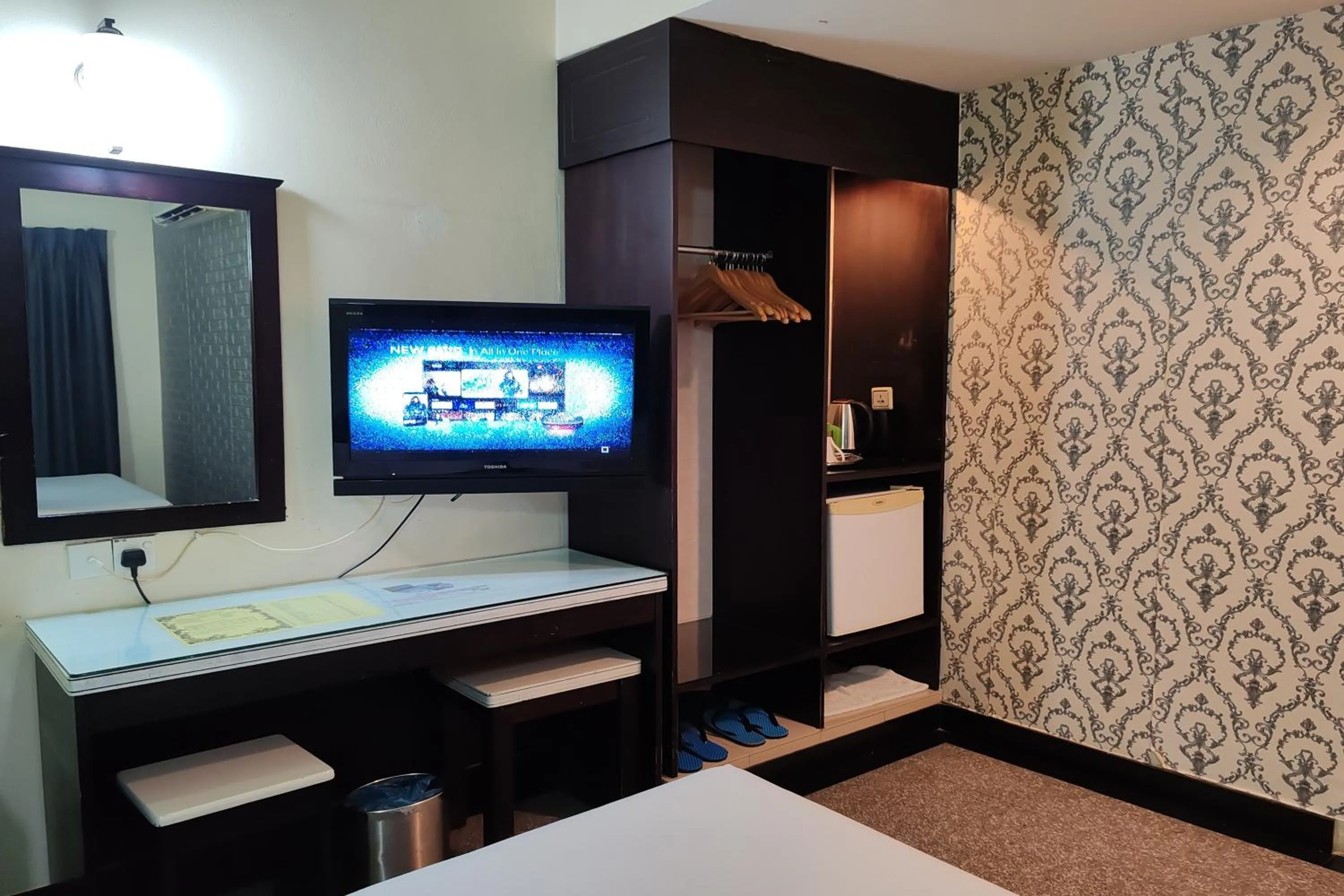 TV and multimedia, Bed in Hotel Sri Puchong