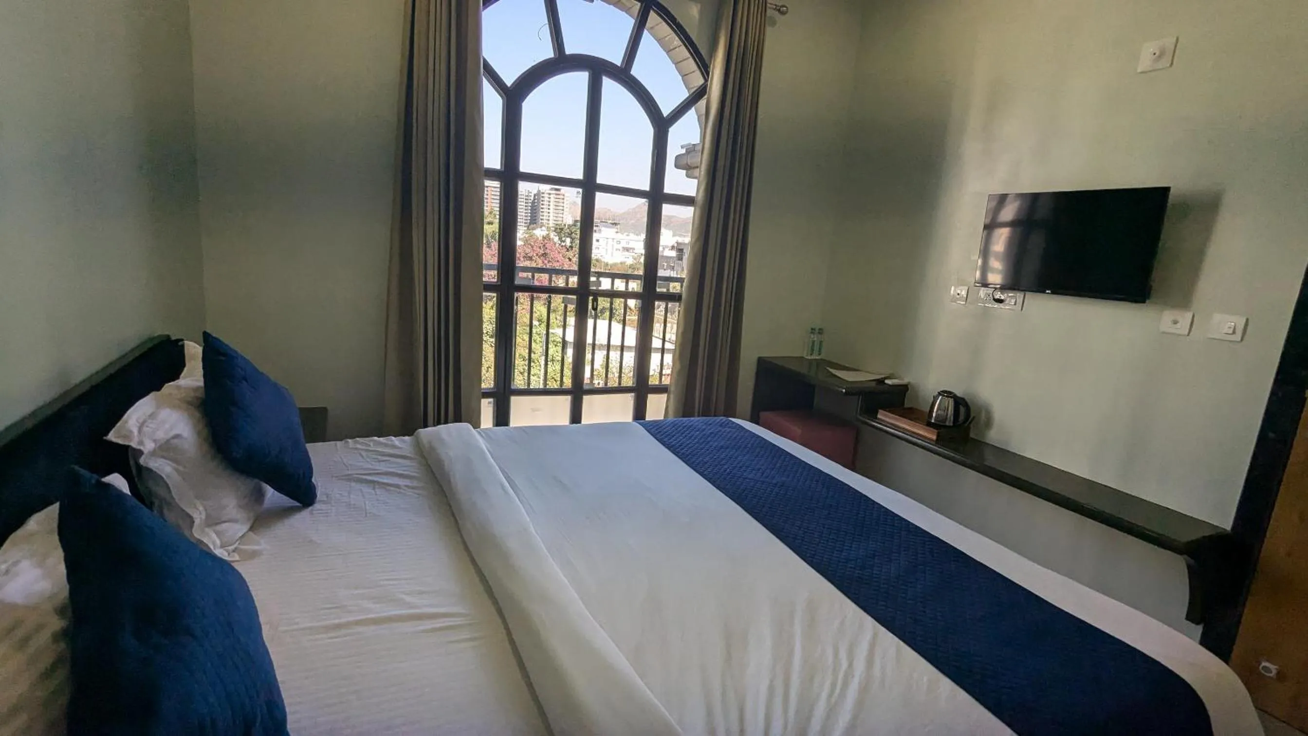 Bedroom in MAHA RAAS A unit of RAAS LEELA Hotels and Resort