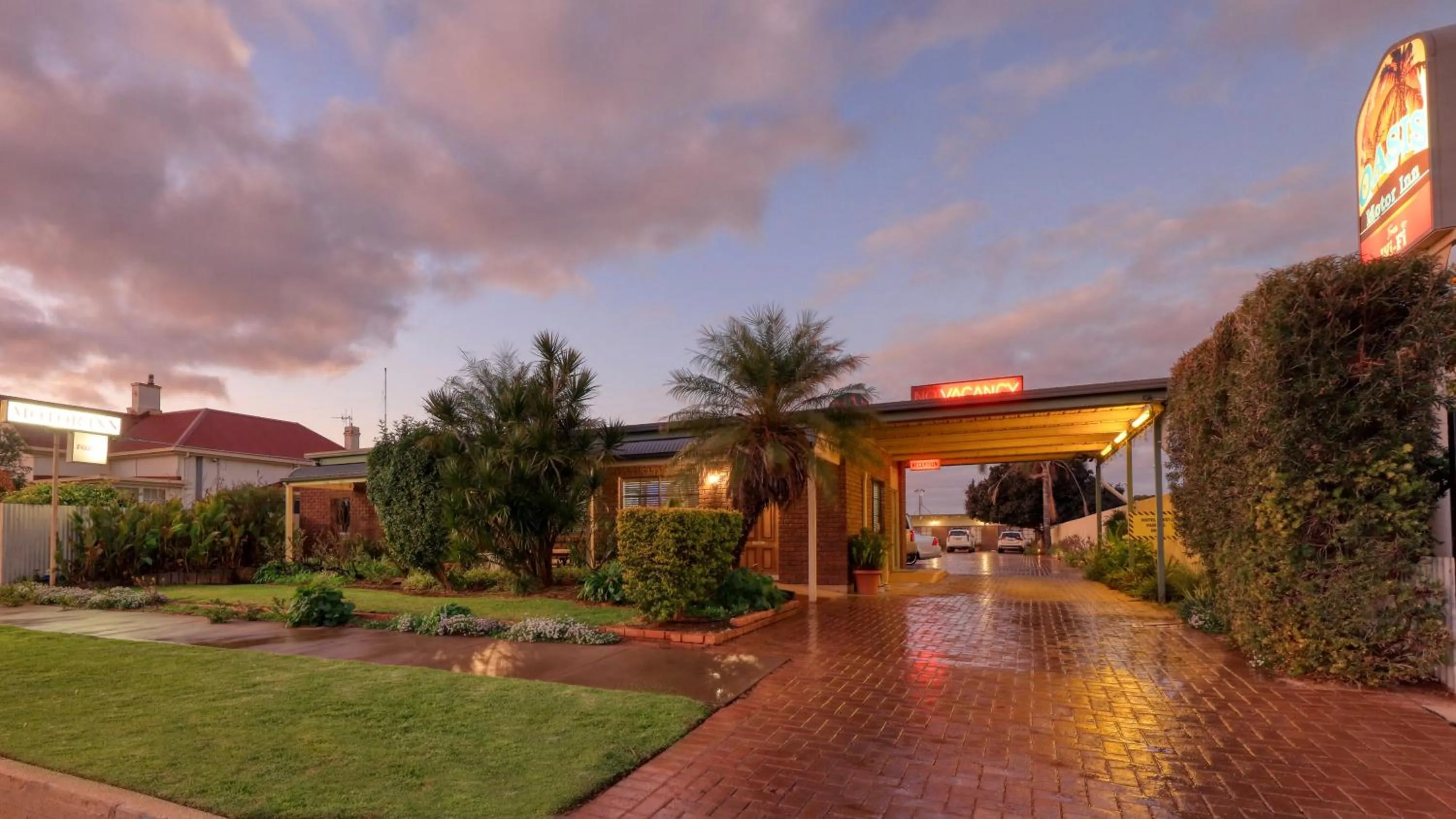 Property building in Oasis Motor Inn