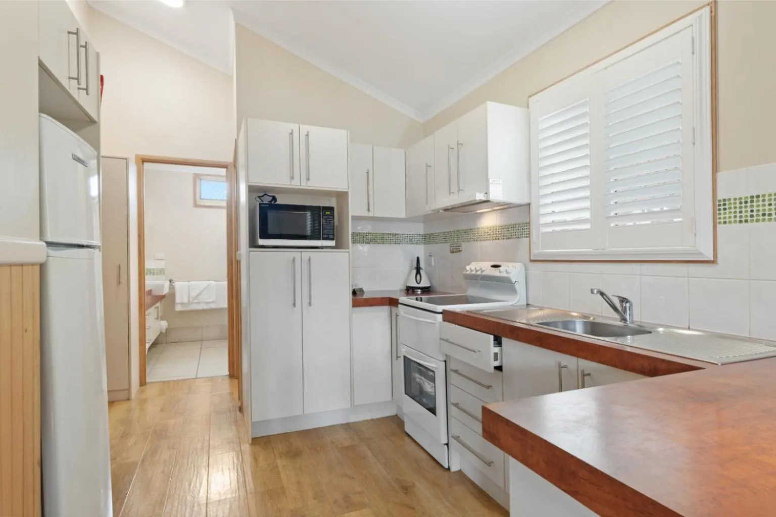 Kitchen or kitchenette in BIG4 Adventure Whitsunday Resort