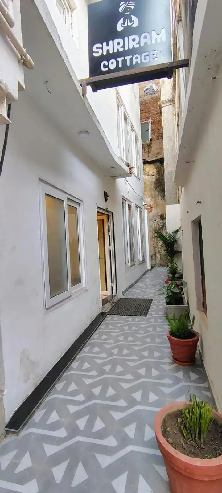 Property building in Hotel Shriram Cottage Property building in Hotel Shriram Cottage