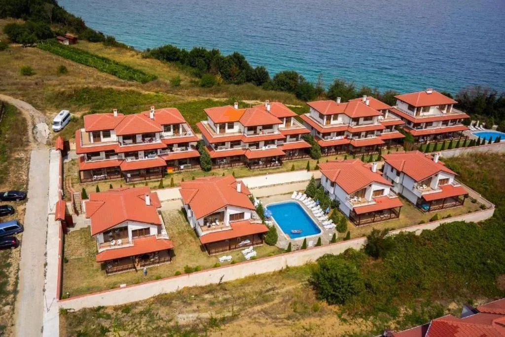 Three-Bedroom House in Вили Vemara club