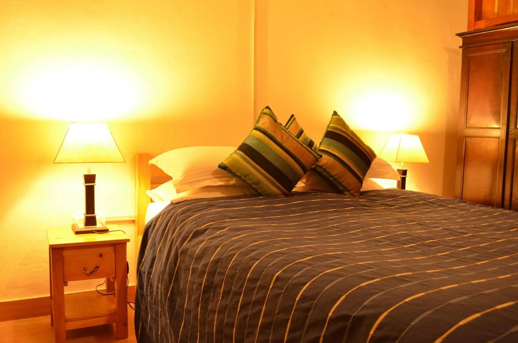 Bed in Fredy's Bungalow near Nainital