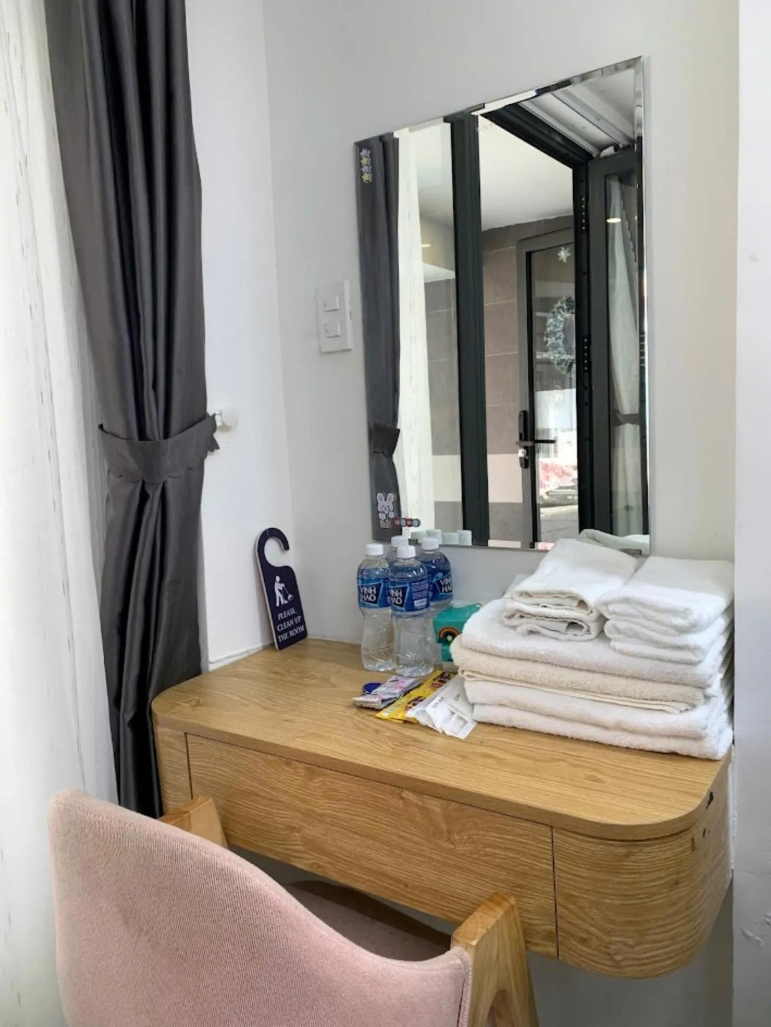 Photo of the whole room, Bed in Lunaria Maison - Local Side