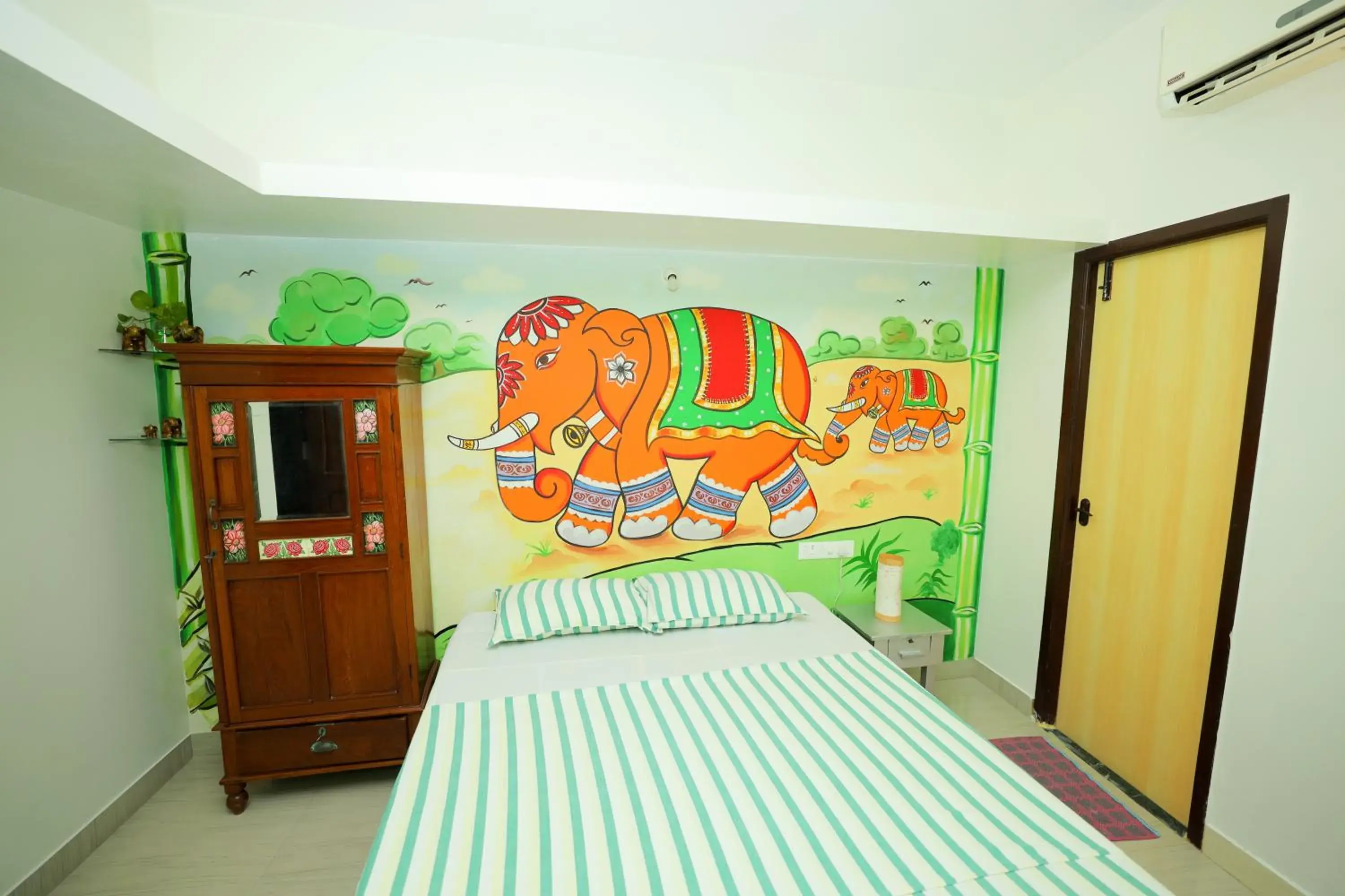 Deluxe Double Room - single occupancy in La Maison Radha Deluxe Double Room - single occupancy in La Maison Radha