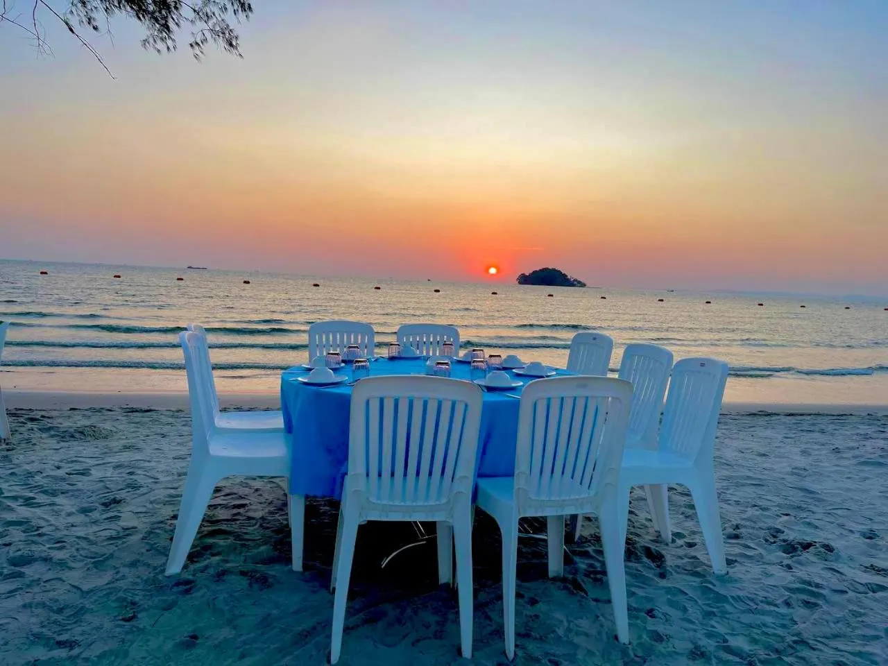 Restaurant/places to eat in Mary Beach Hotel & Resort