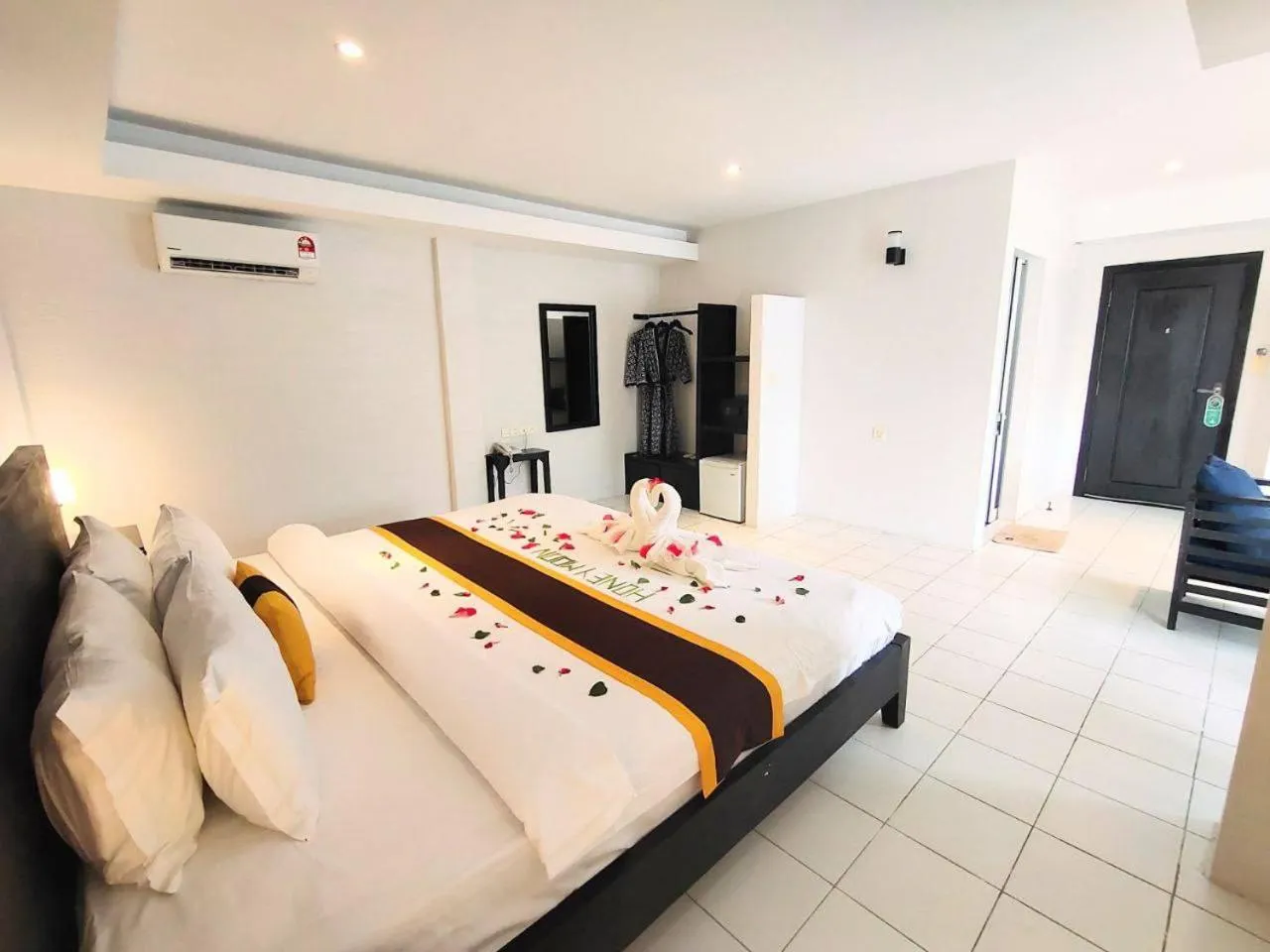 Bedroom, Bed in Mary Beach Hotel & Resort