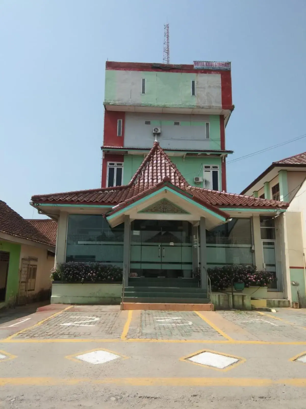 Hotel krui syariah Hotel krui syariah
