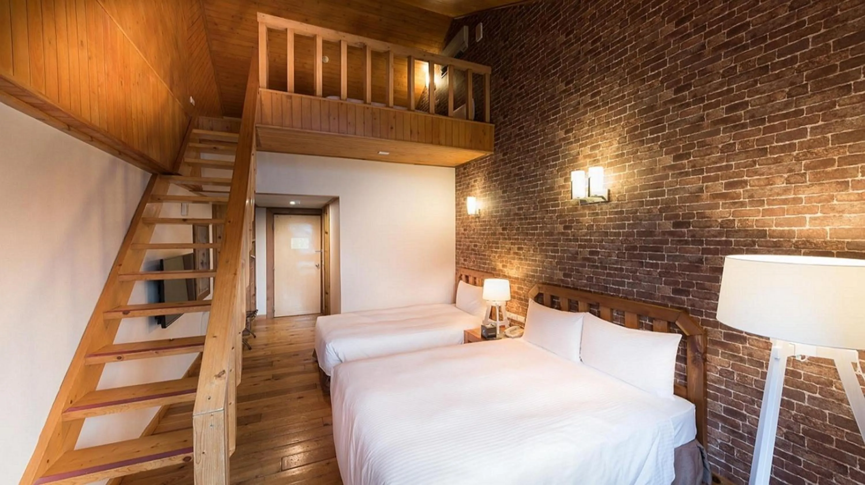 Photo of the whole room, Bed in Chilan Hotel