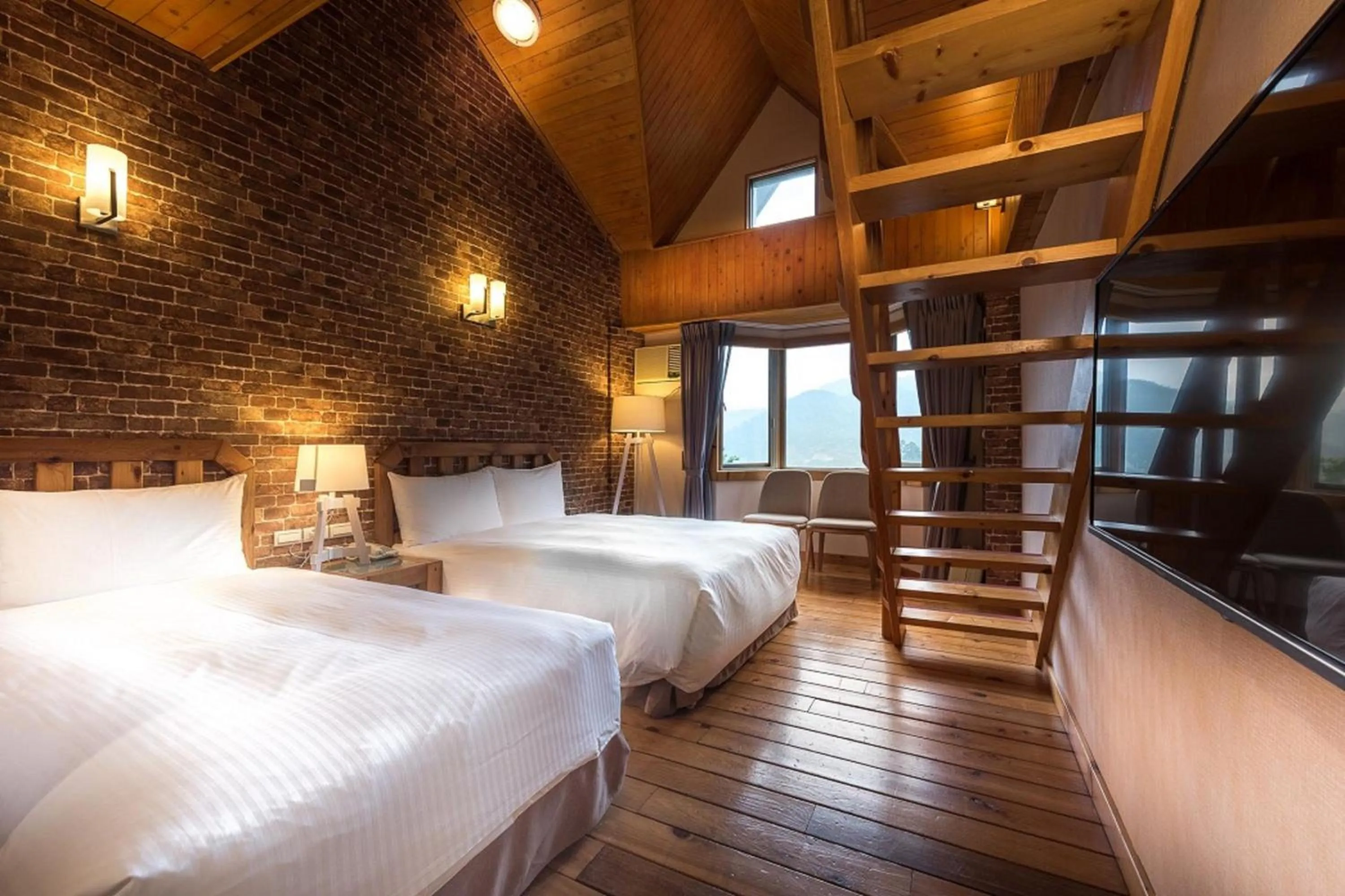 Photo of the whole room, Bed in Chilan Hotel