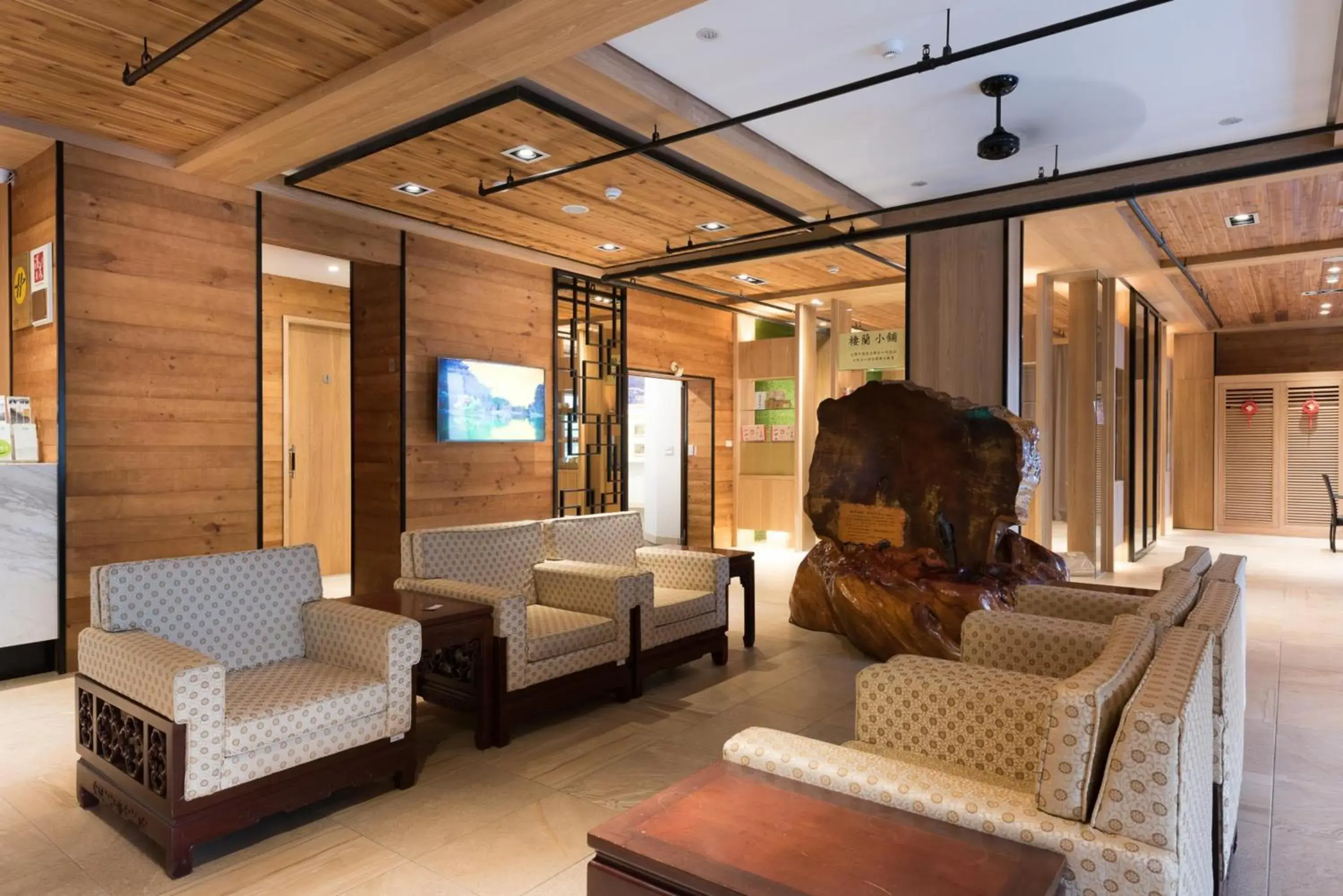 Facade/entrance in Chilan Hotel Facade/entrance in Chilan Hotel