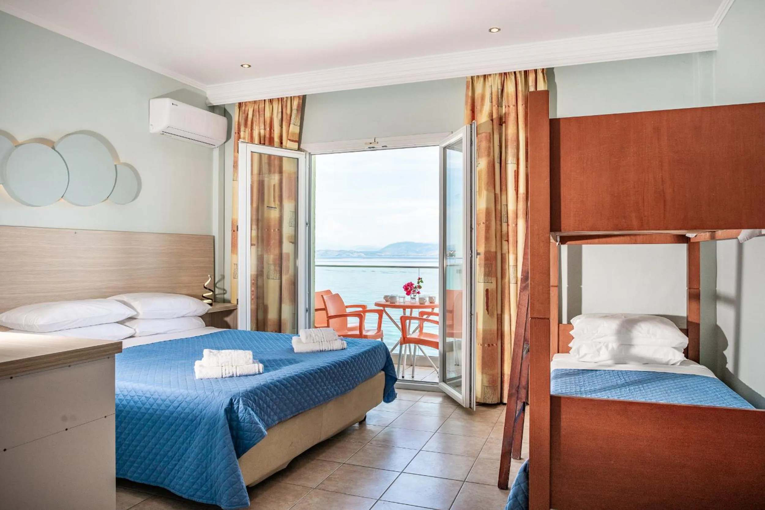 Photo of the whole room, Bed in Corfu Maris