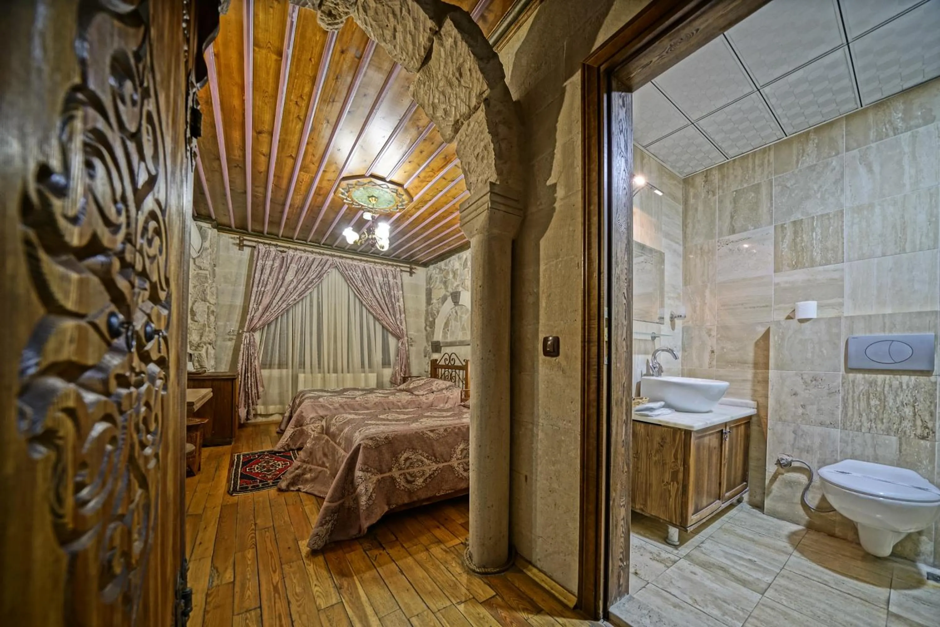 Photo of the whole room, Bed in Alaturca House