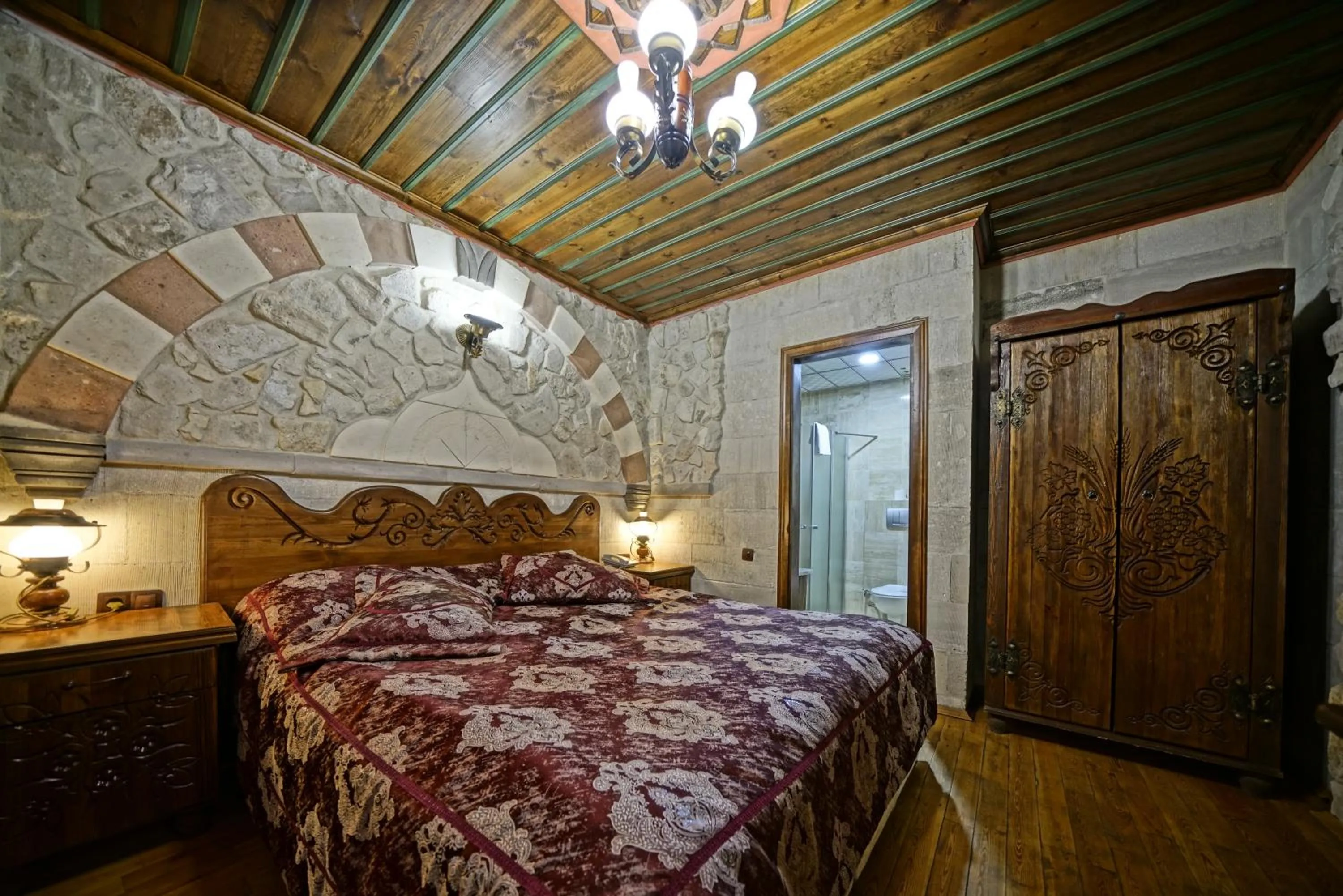 Photo of the whole room, Bed in Alaturca House