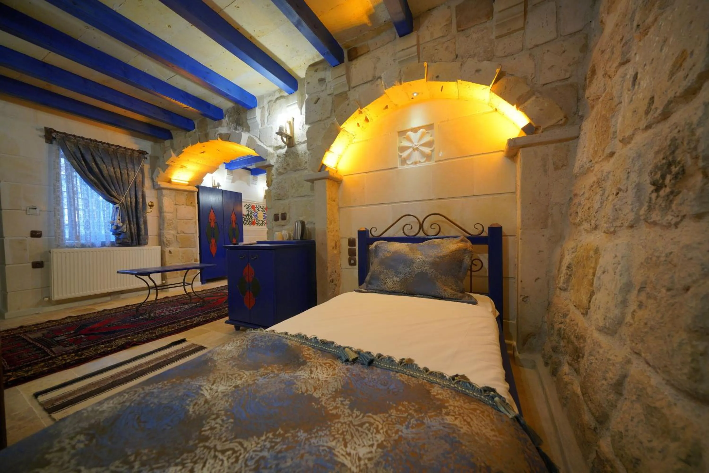 Photo of the whole room, Bed in Alaturca House