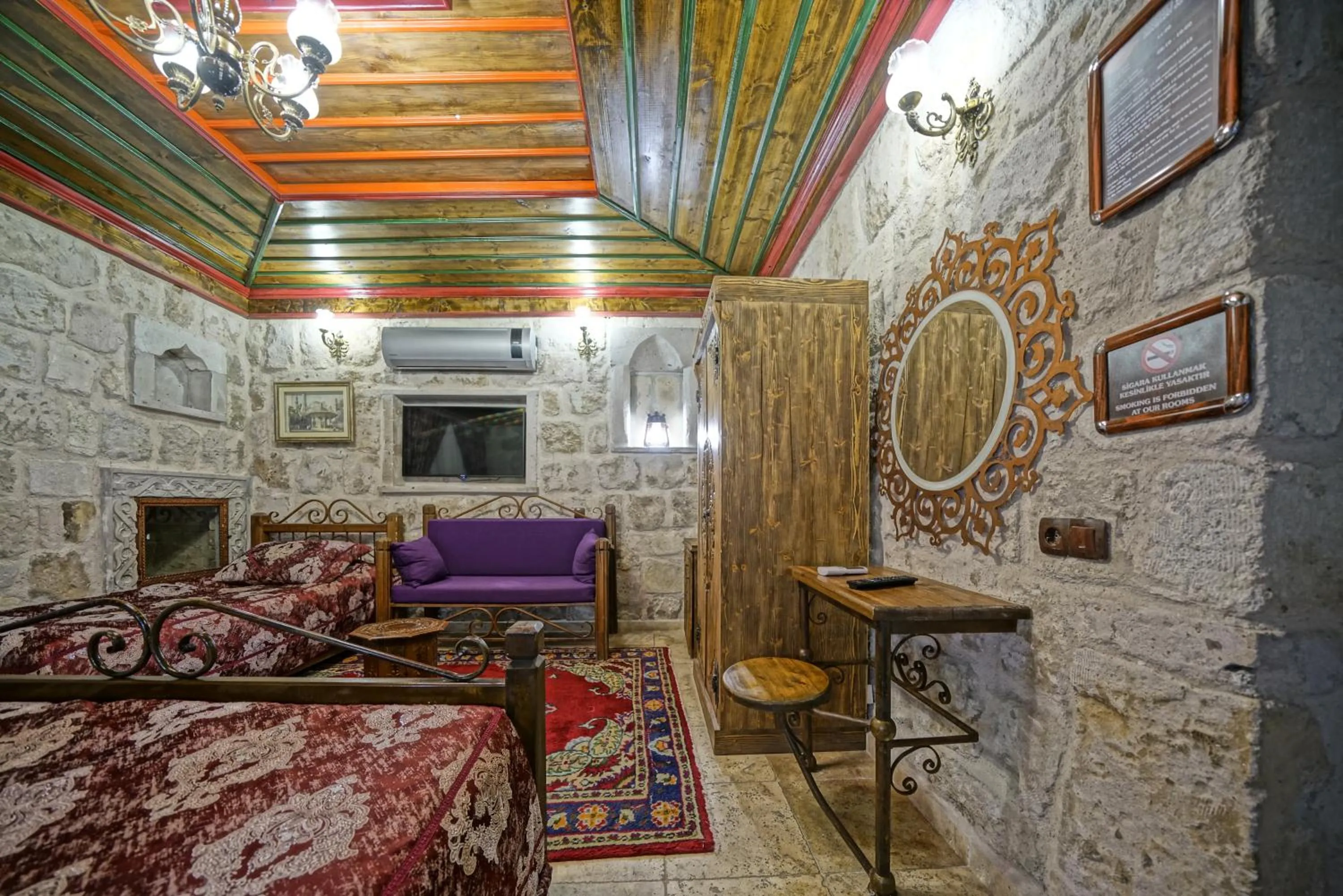 Photo of the whole room, Bed in Alaturca House