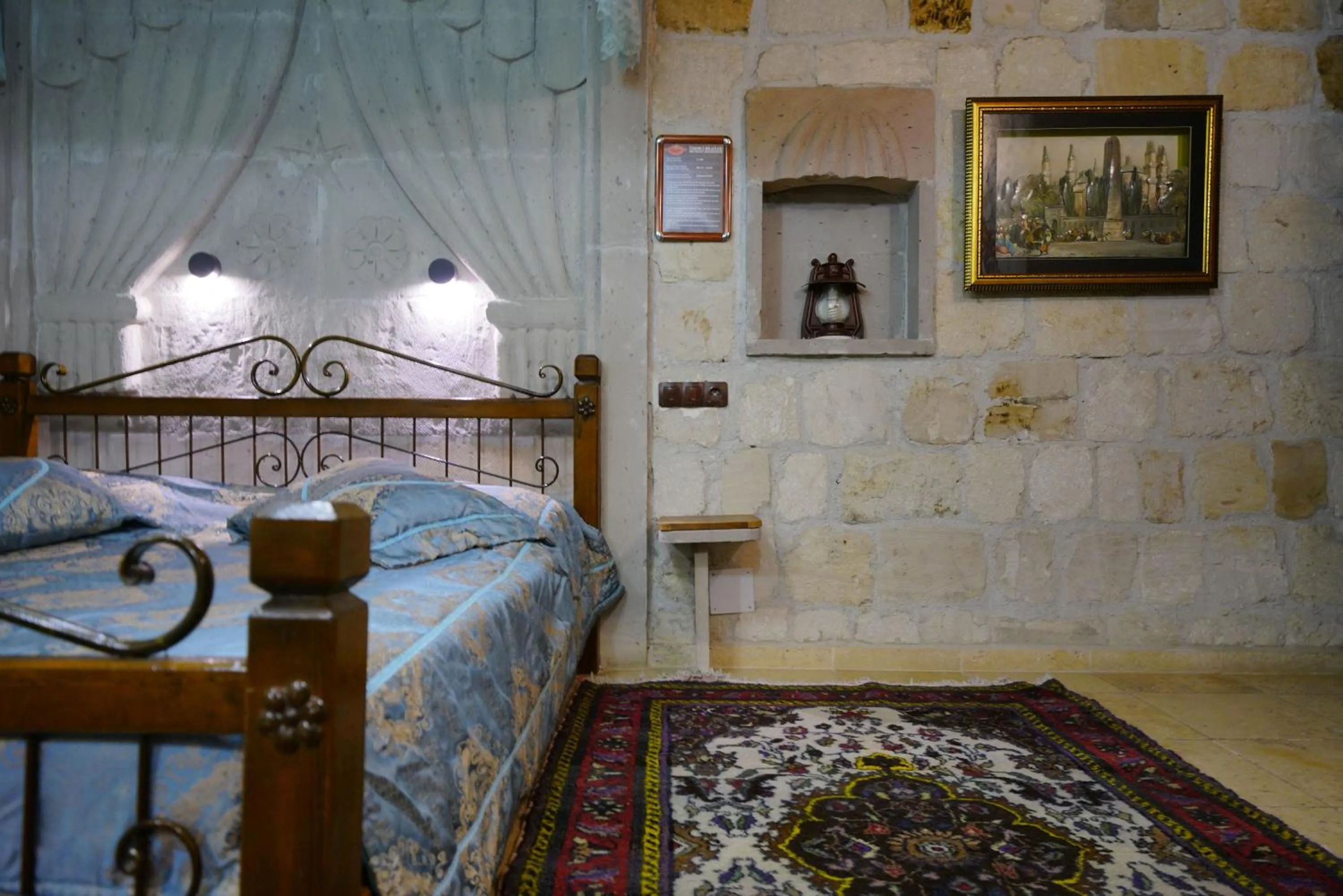 Photo of the whole room, Bed in Alaturca House