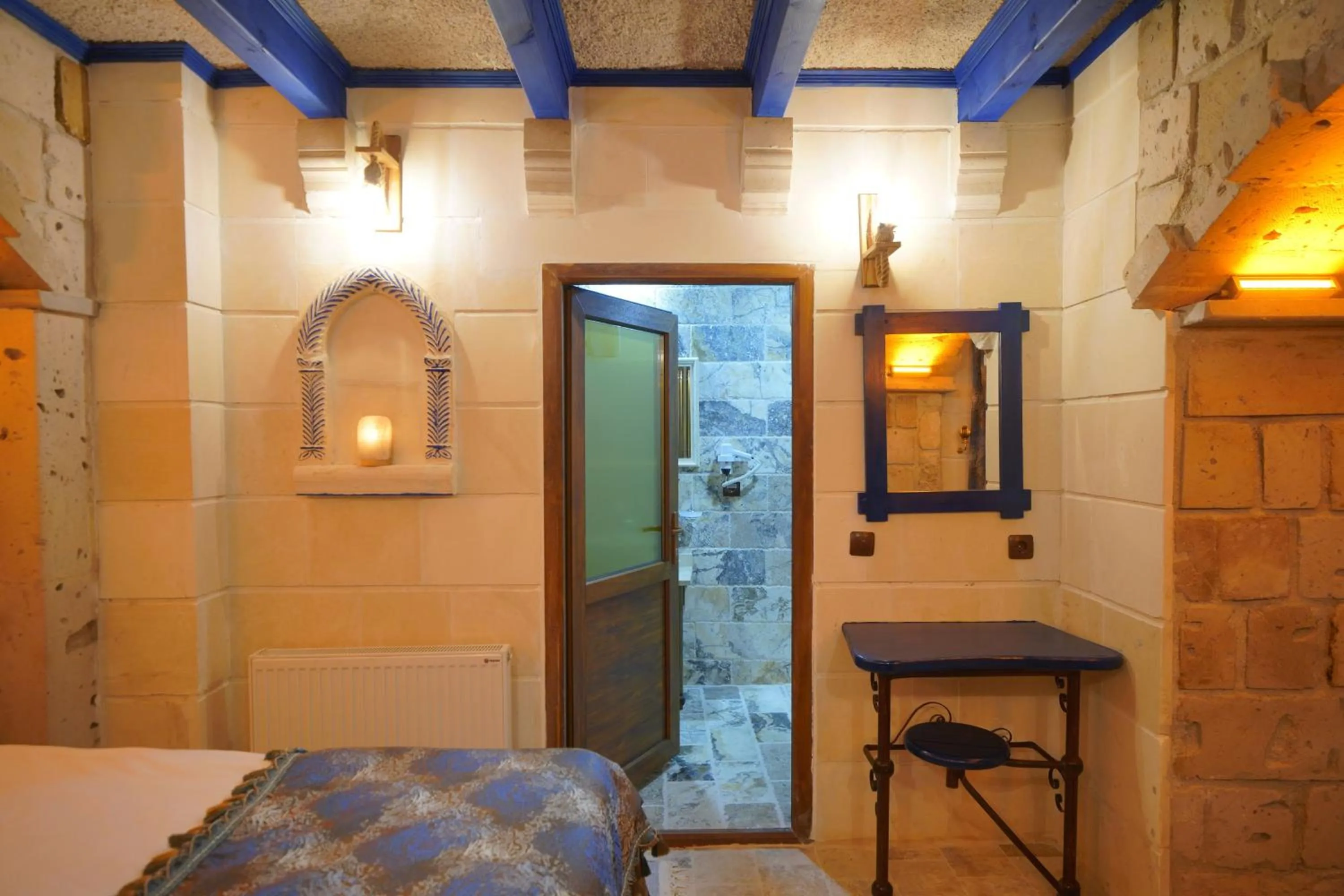 Photo of the whole room, Bed in Alaturca House