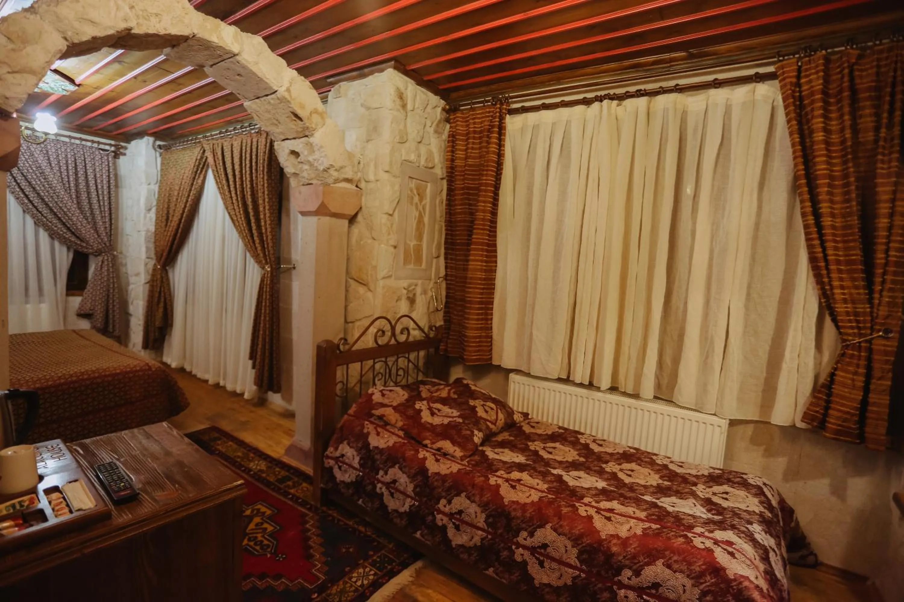 Photo of the whole room, Bed in Alaturca House