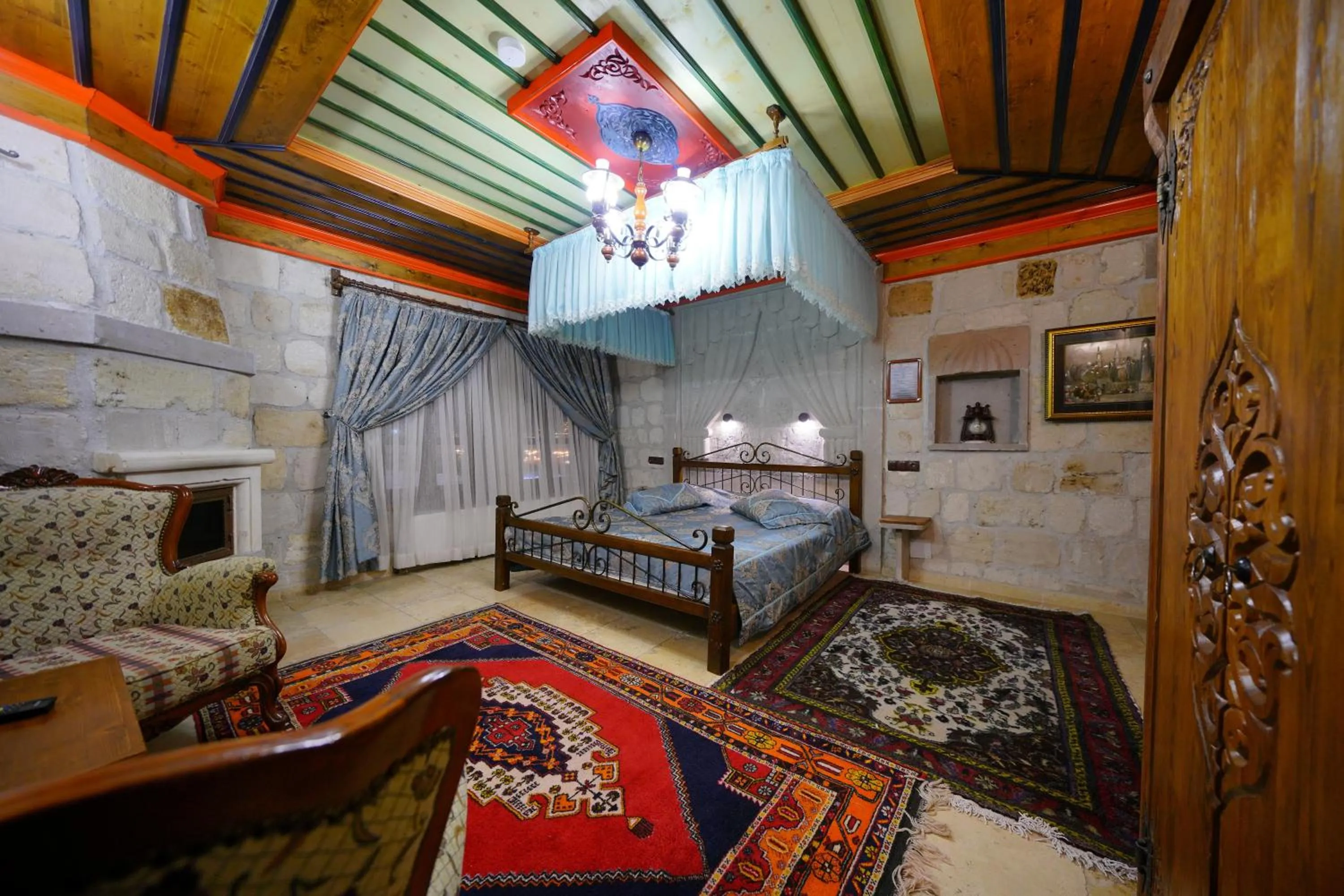 Photo of the whole room, Bed in Alaturca House