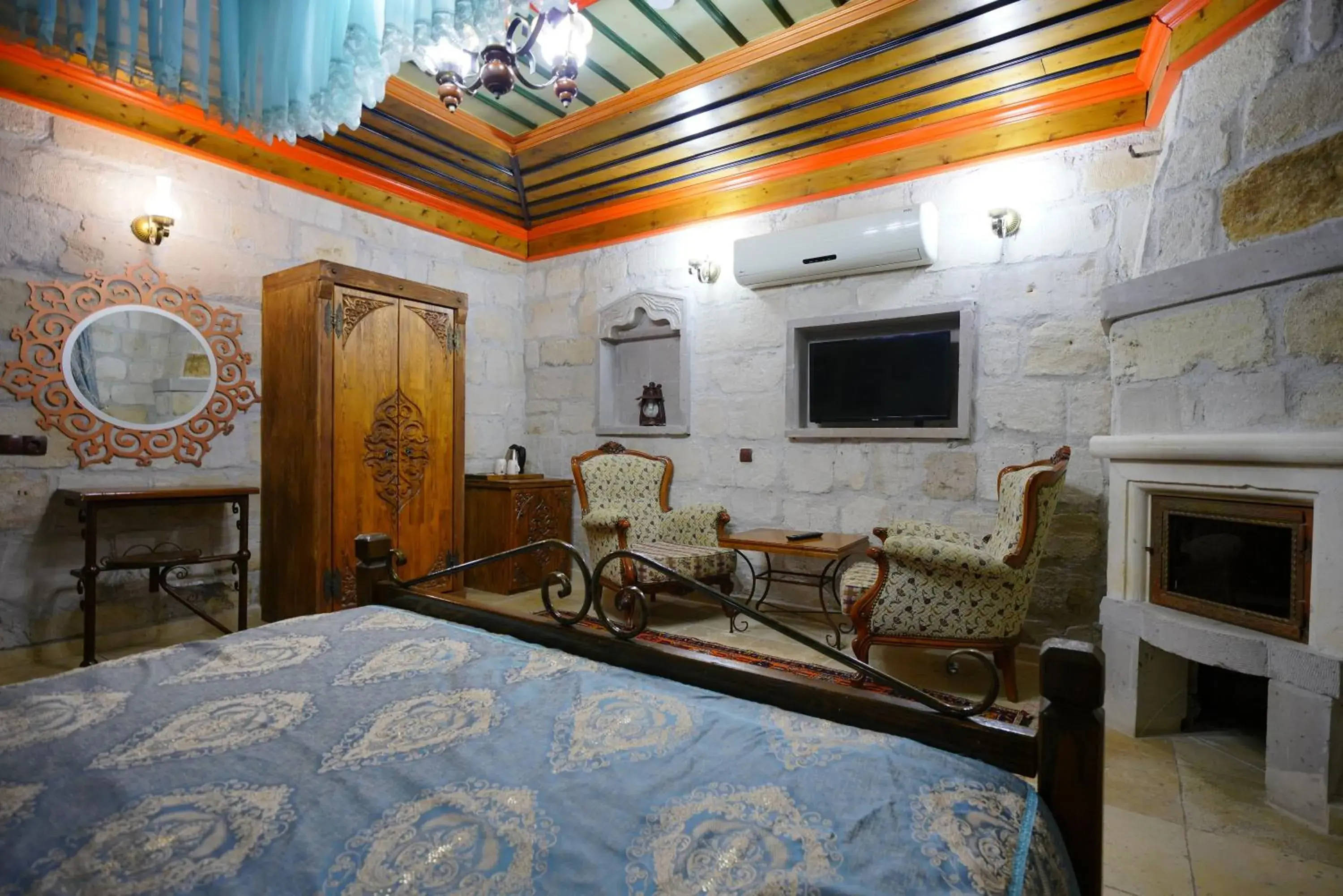 Photo of the whole room, Bed in Alaturca House Photo of the whole room, Bed in Alaturca House