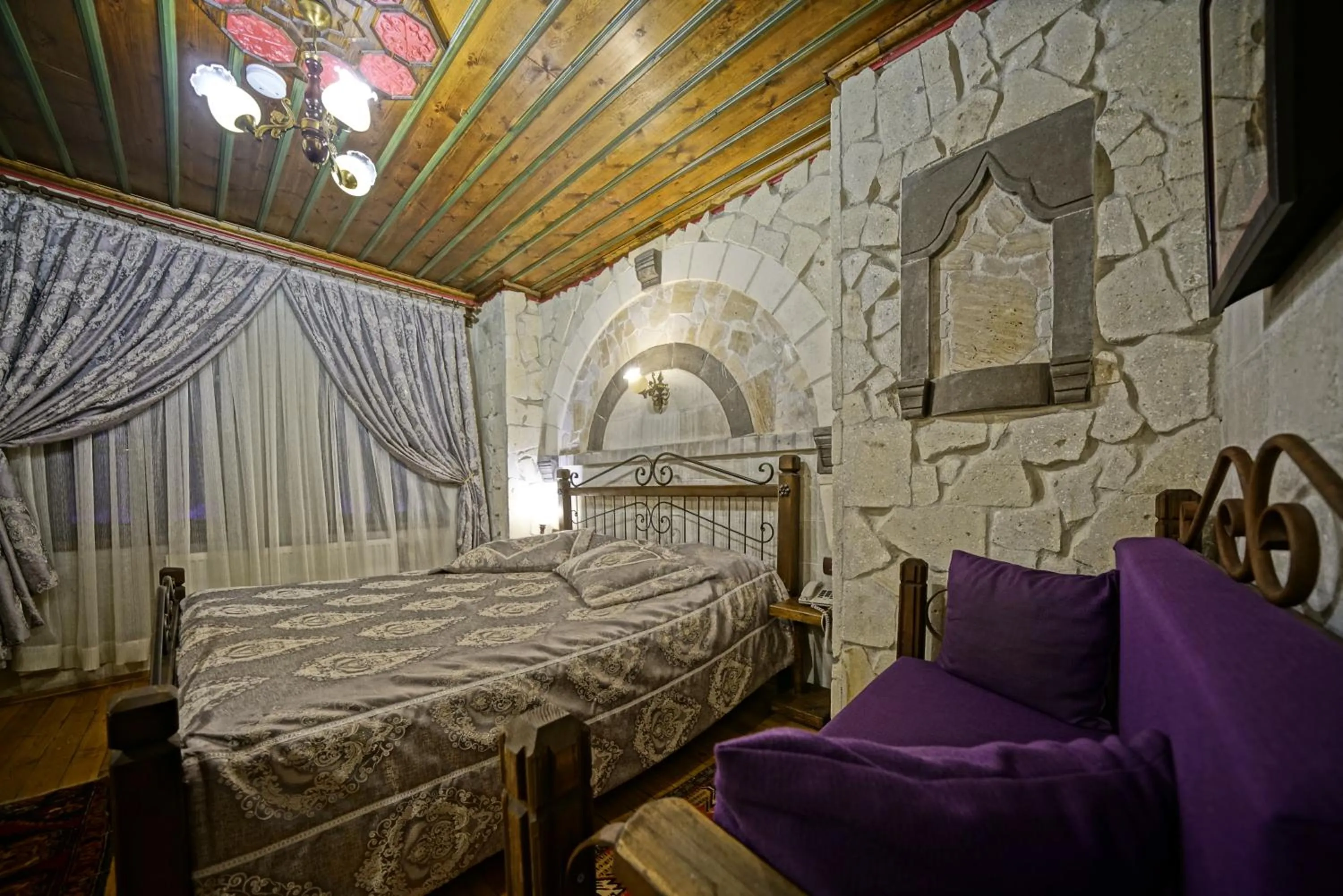 Photo of the whole room, Bed in Alaturca House