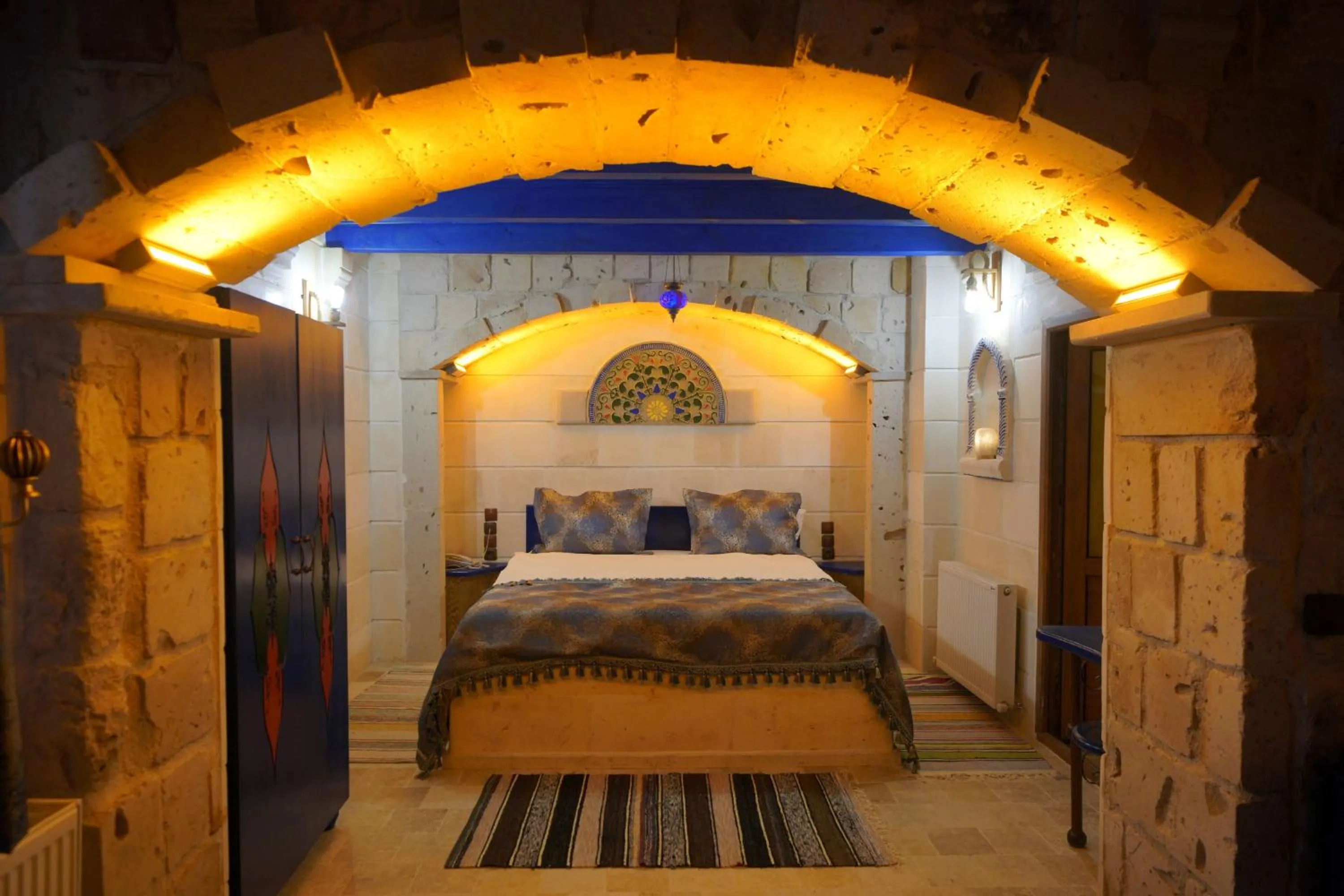 Photo of the whole room, Bed in Alaturca House