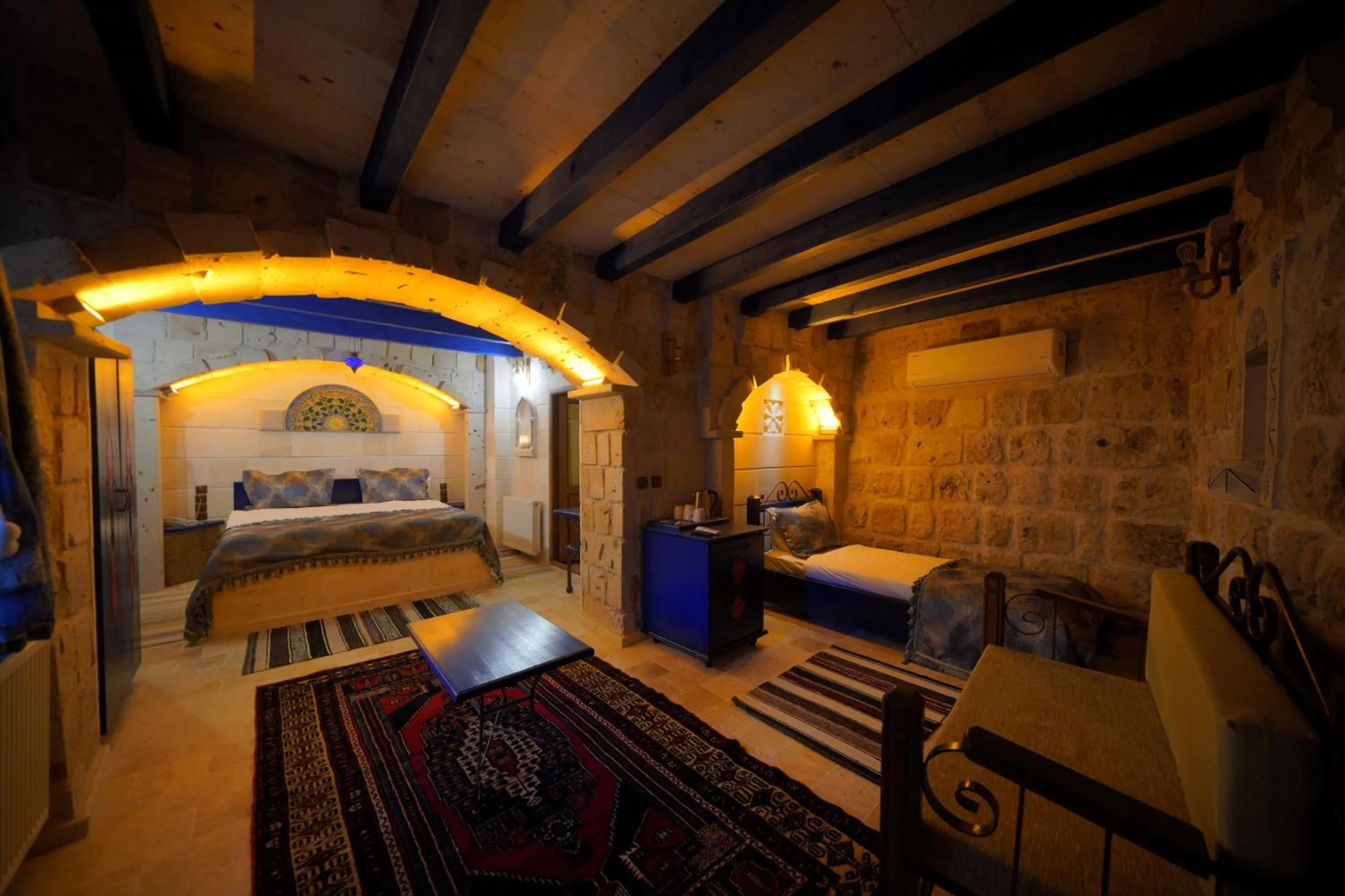 Photo of the whole room, Bed in Alaturca House