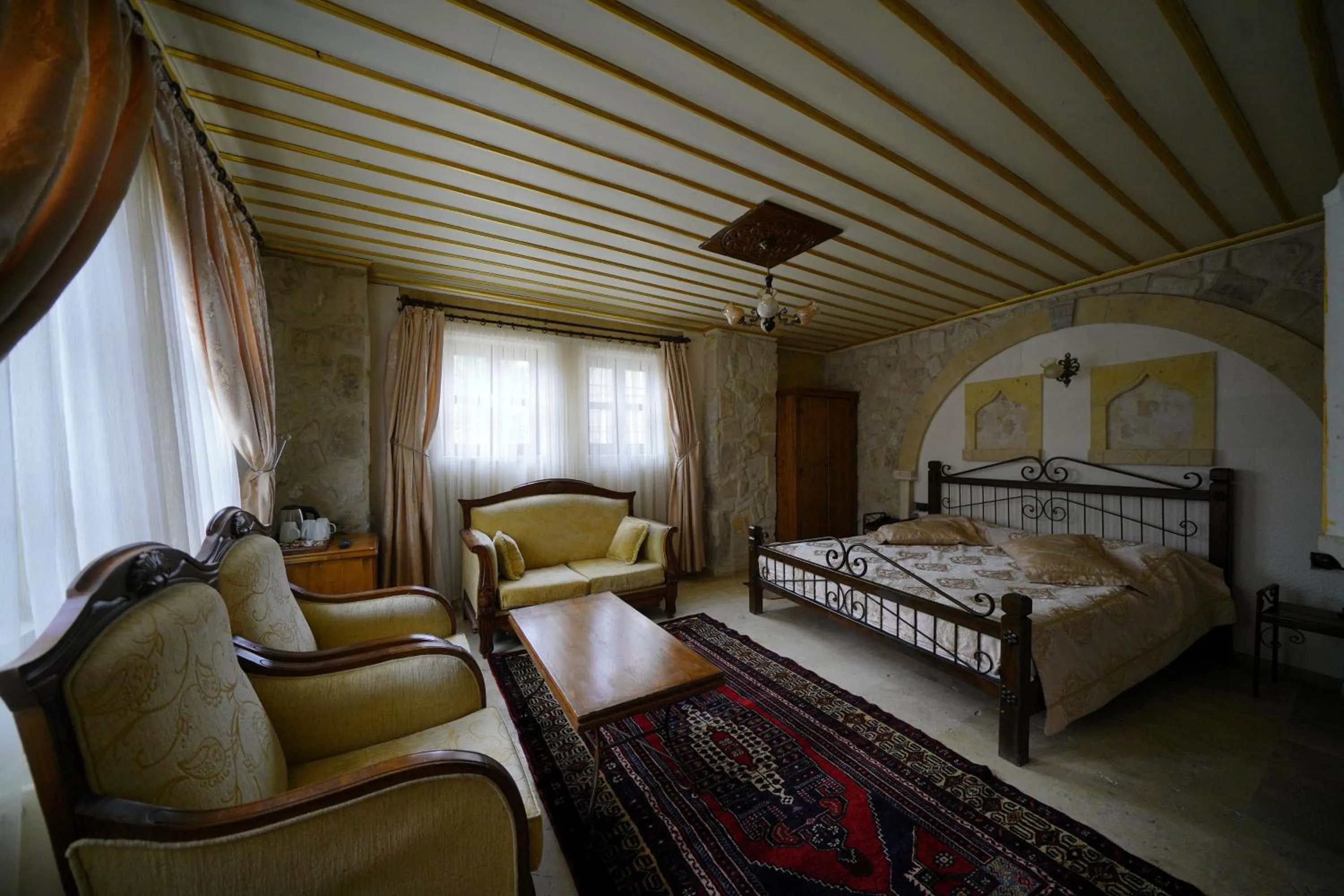 Photo of the whole room, Bed in Alaturca House