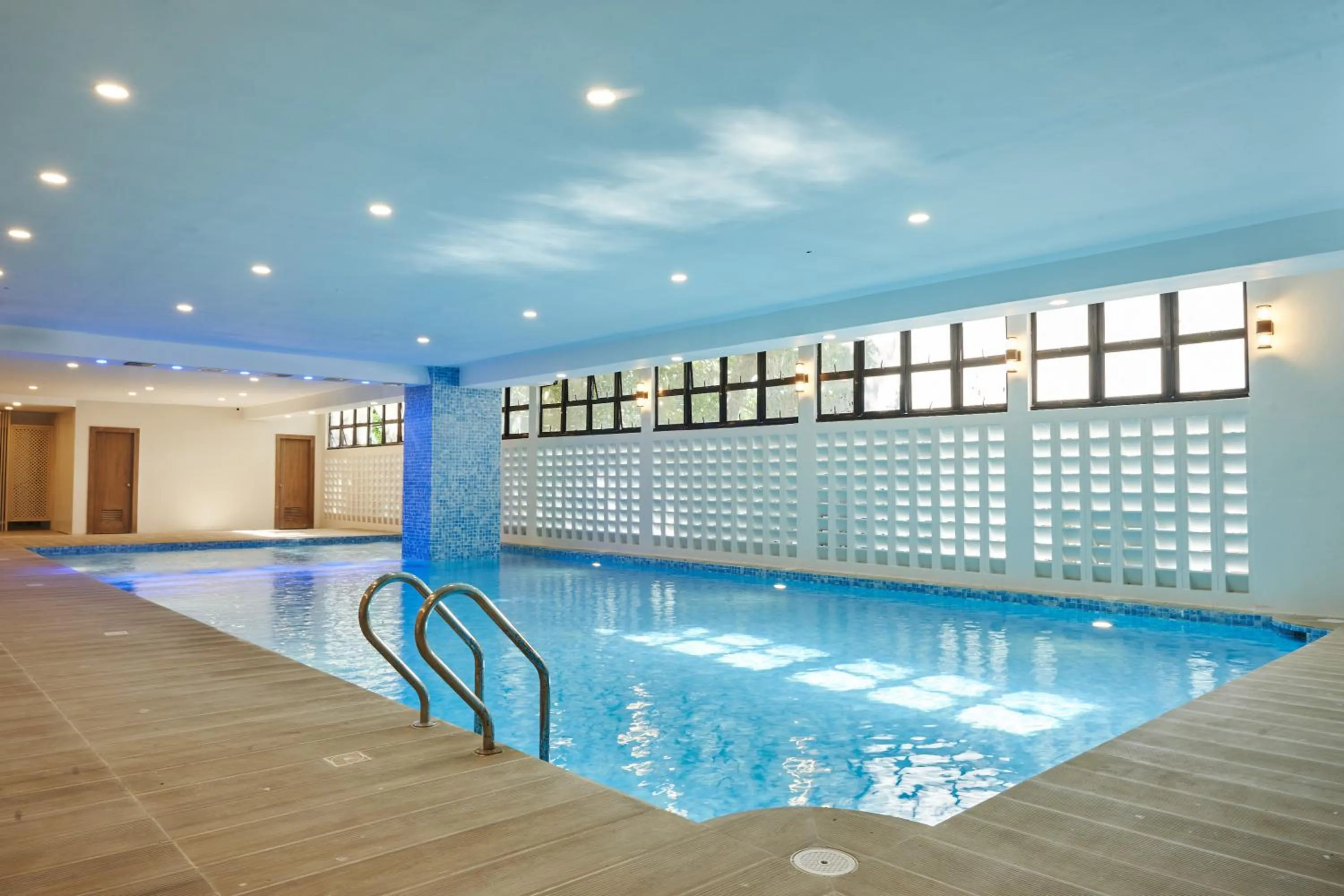 Swimming pool in Treewoods Residences