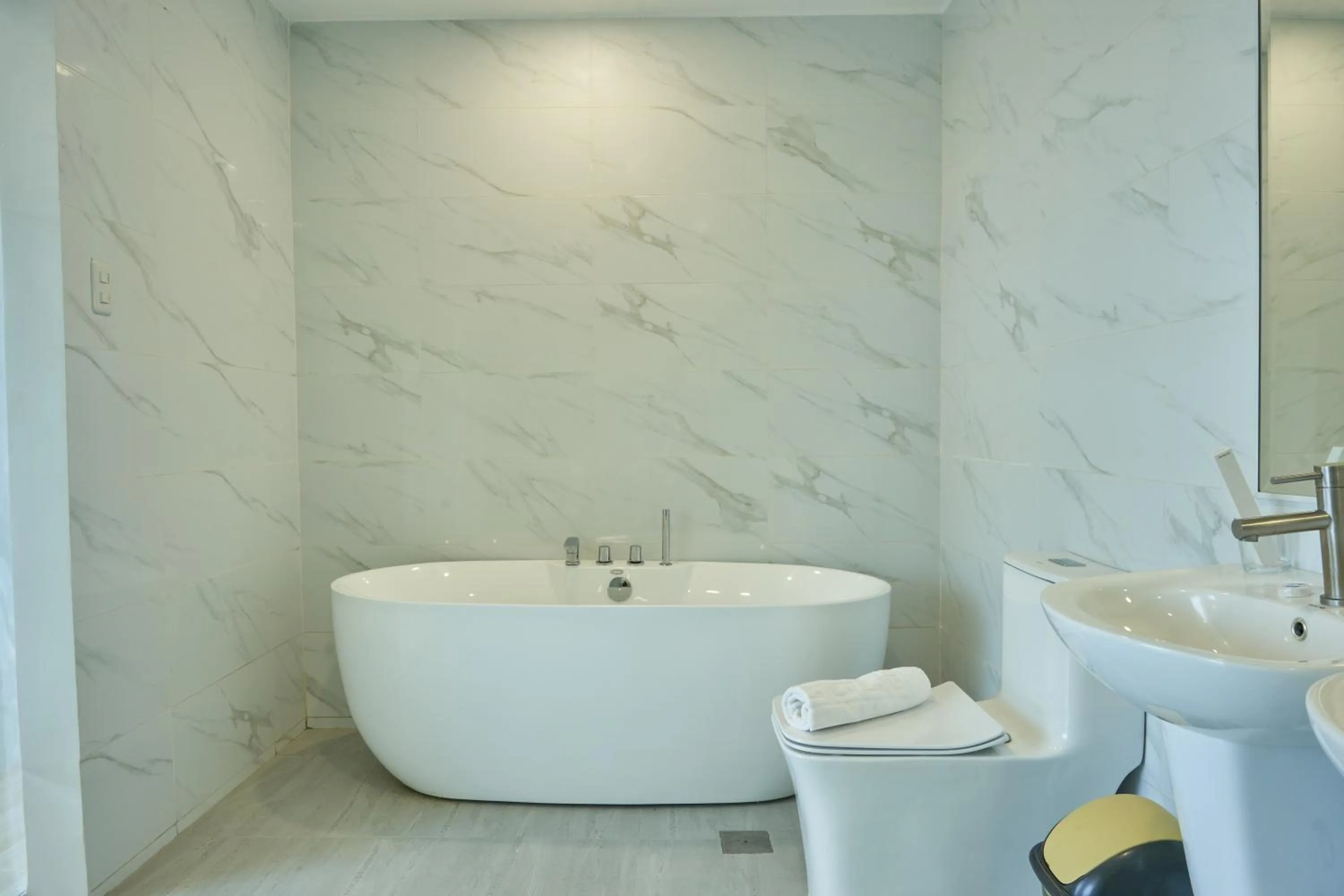 Bath in Treewoods Residences