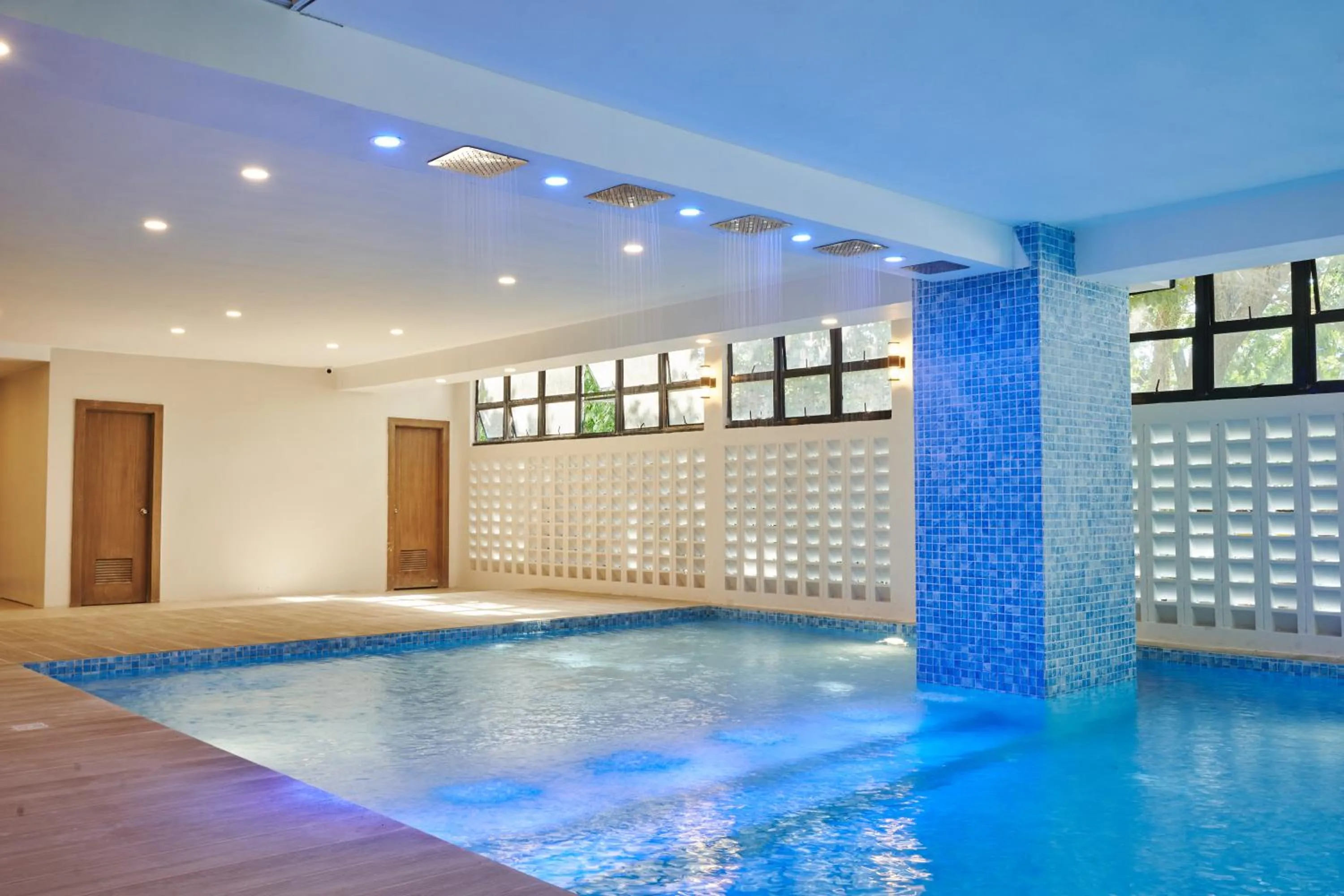Swimming pool in Treewoods Residences