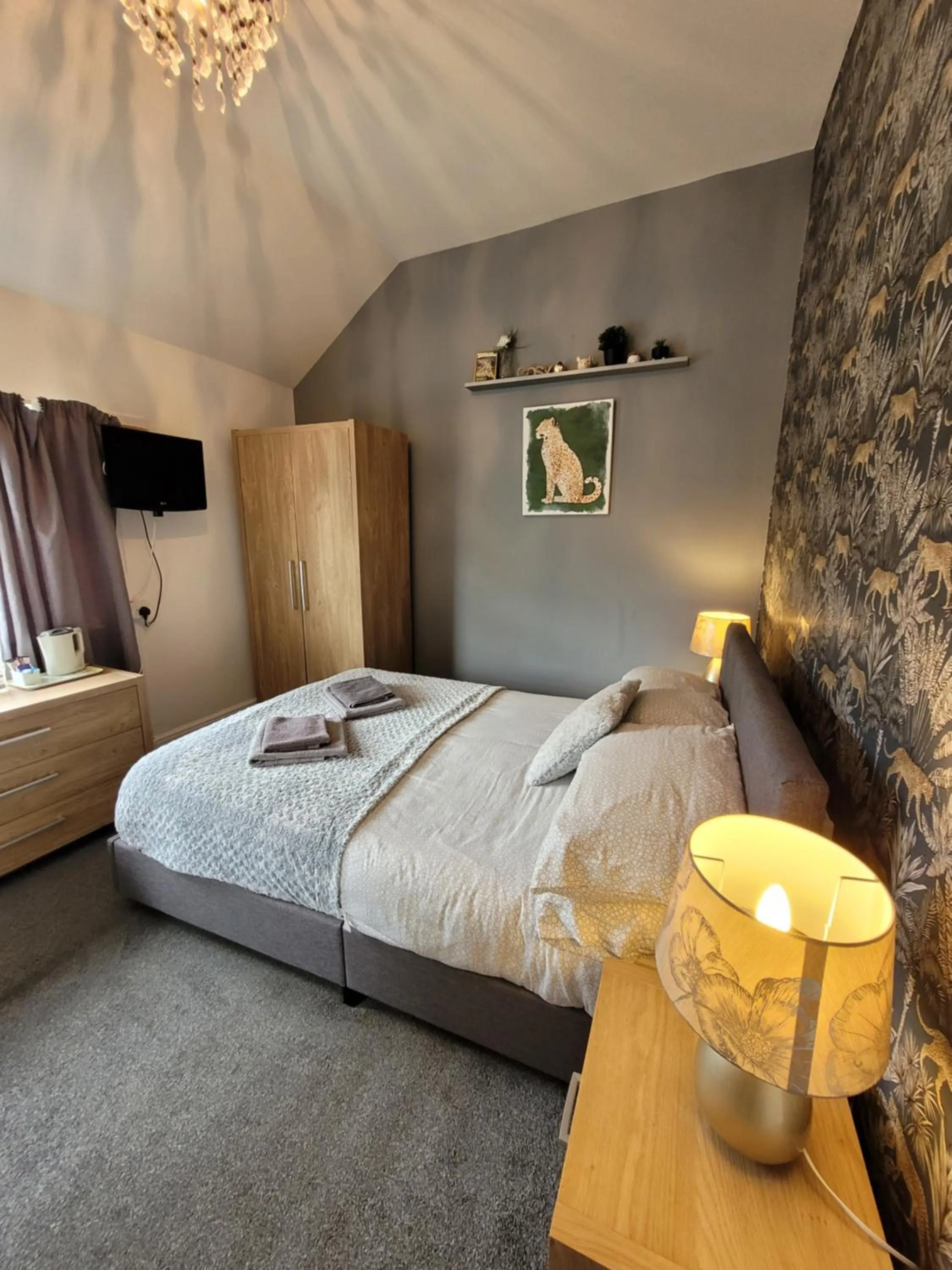 Bed in Room@87