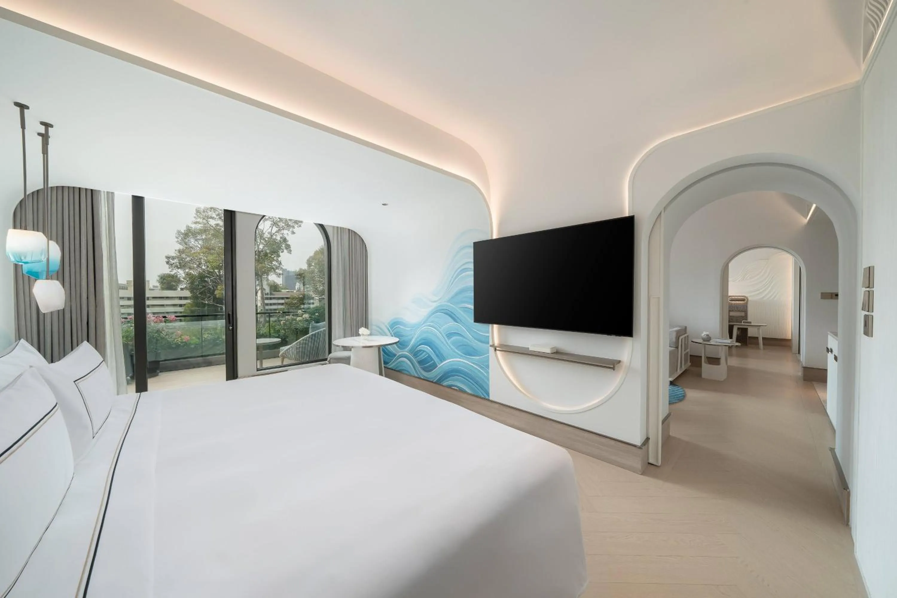 Property building, Bed in Meliá Pattaya Hotel