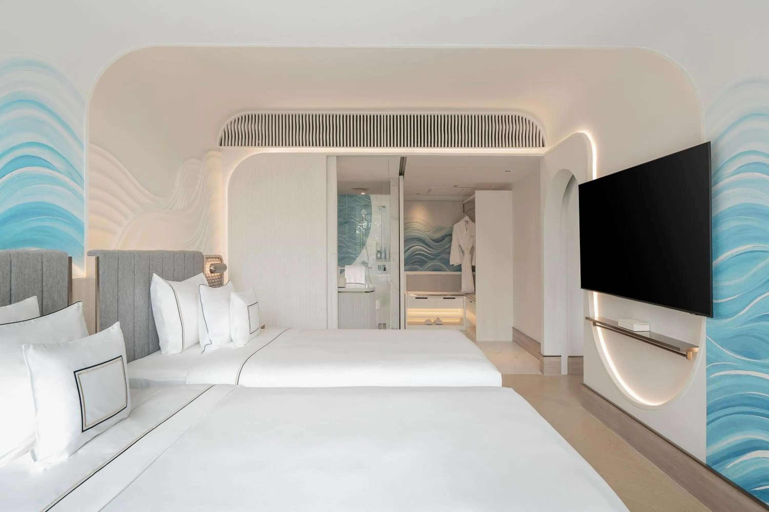 Property building, Bed in Meliá Pattaya Hotel