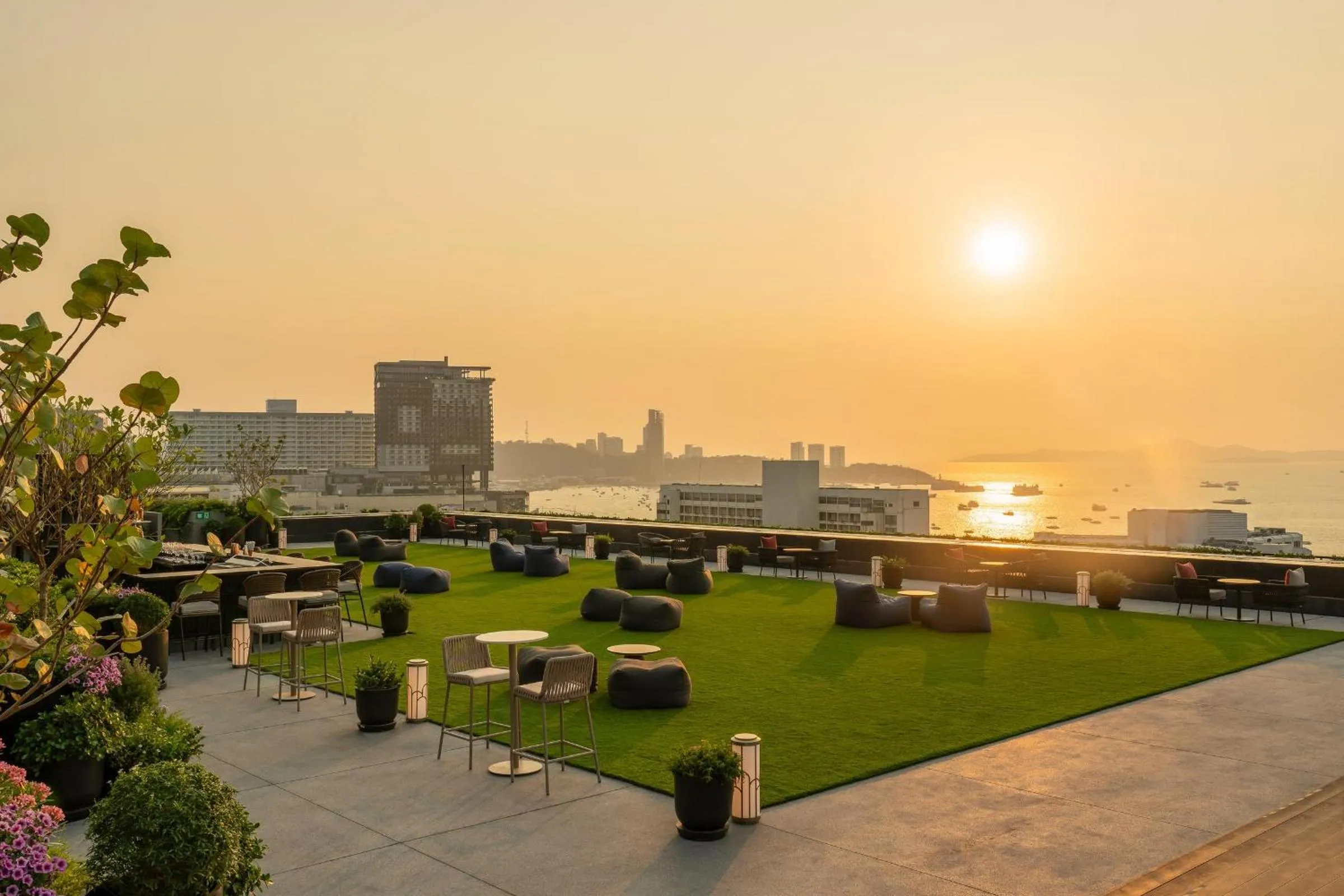 Restaurant/places to eat in Meliá Pattaya Hotel