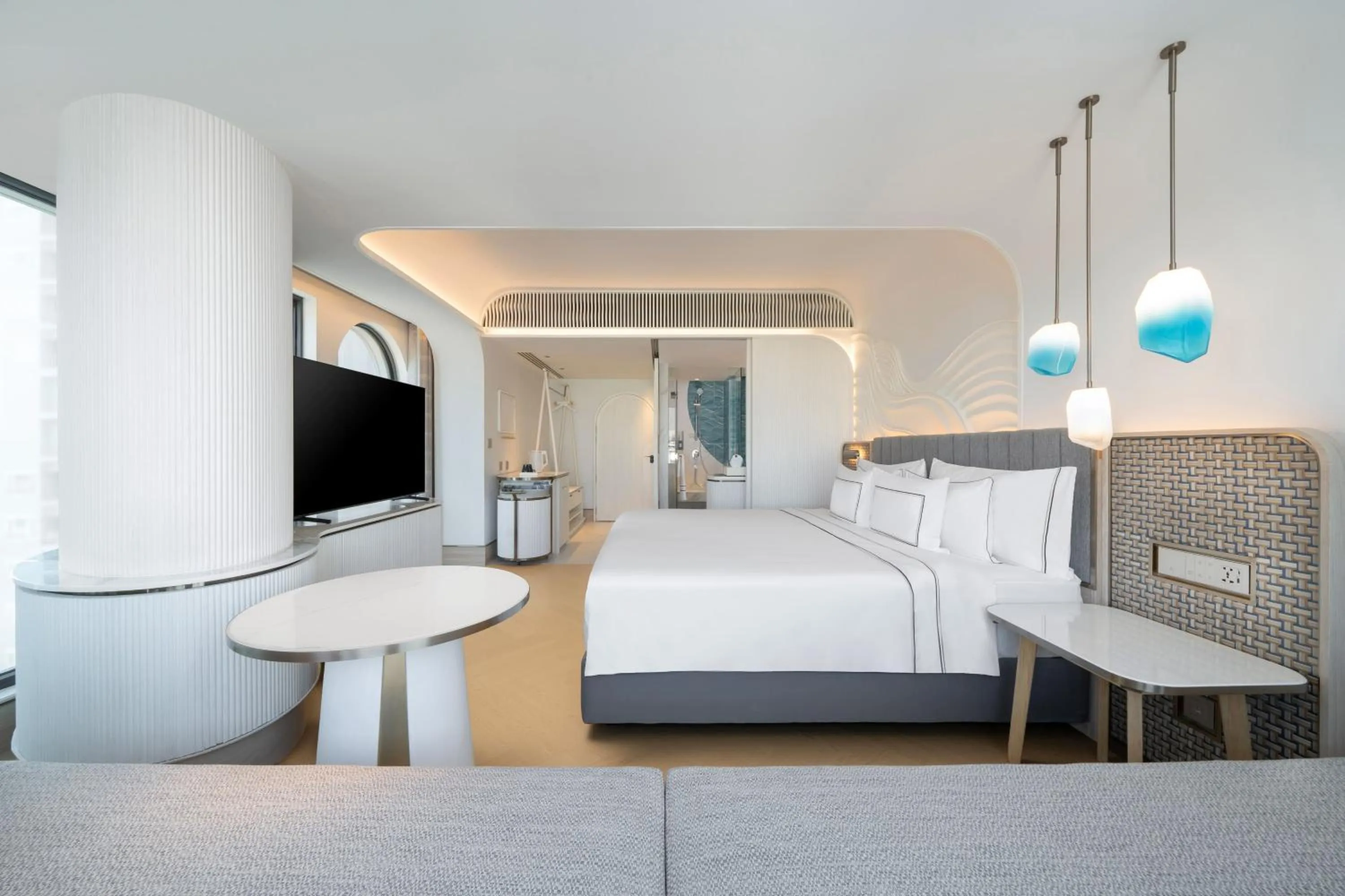 Property building, Bed in Meliá Pattaya Hotel