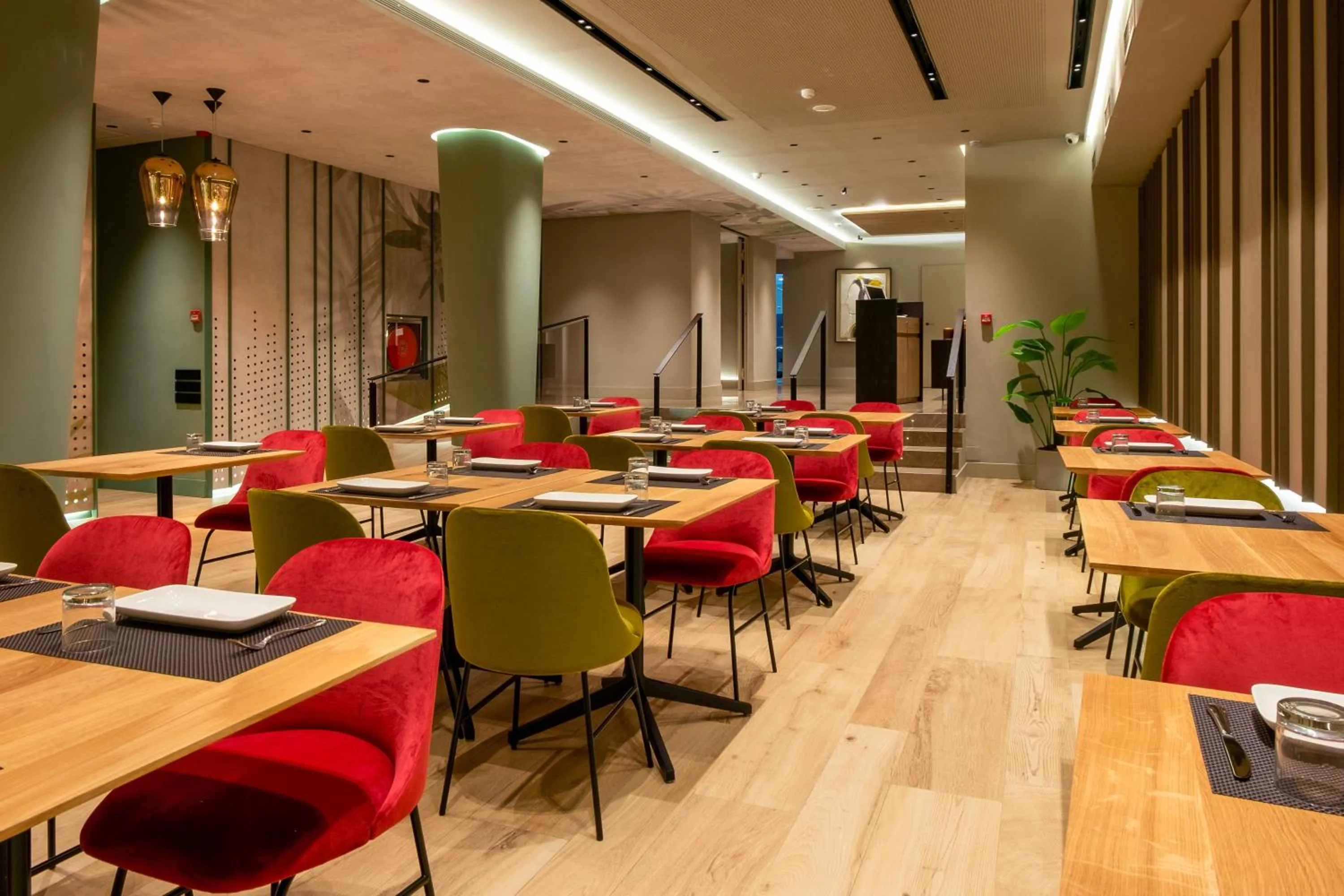 Restaurant/places to eat in Melia Plaza Valencia