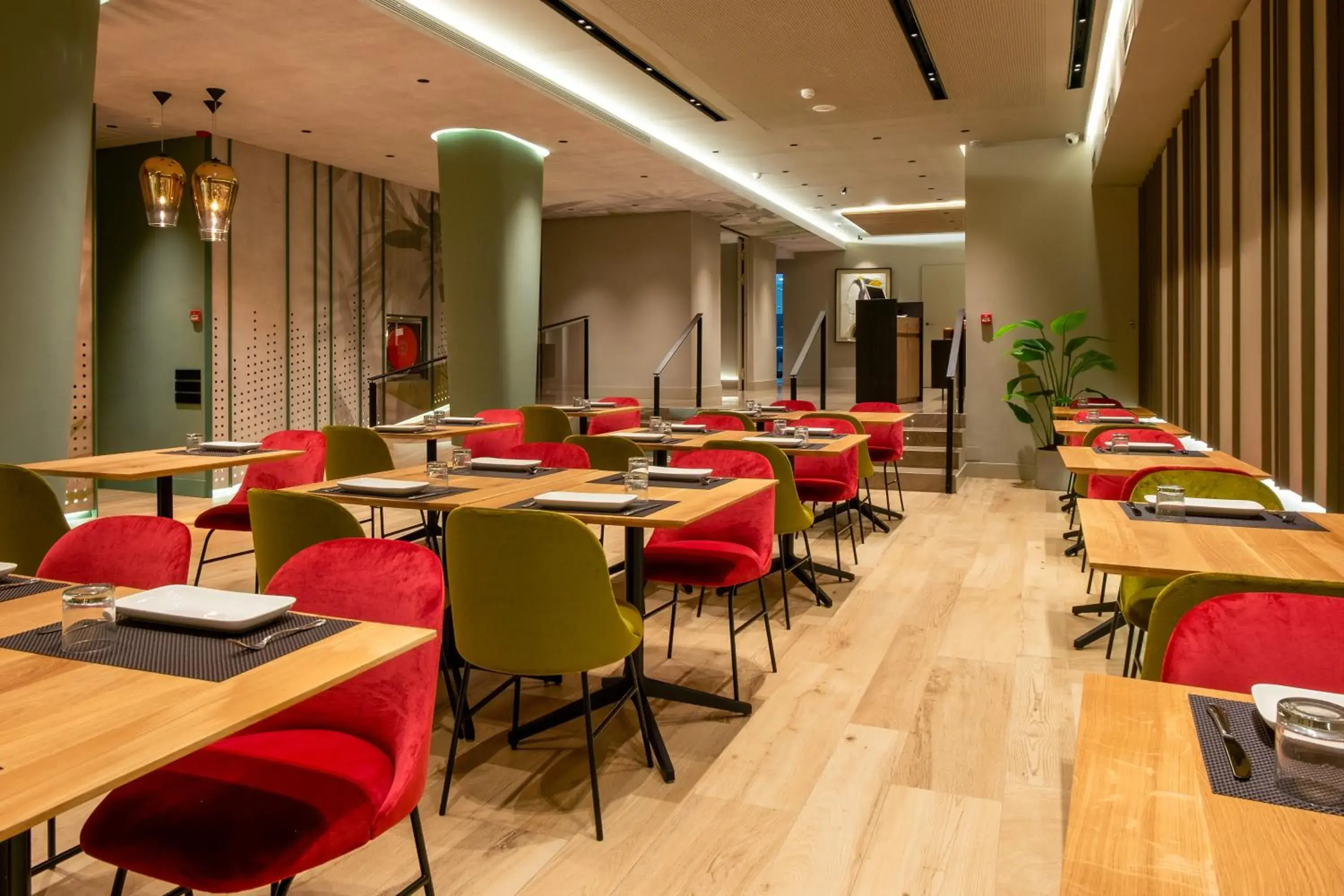 Restaurant/places to eat in Melia Plaza Valencia Restaurant/places to eat in Melia Plaza Valencia