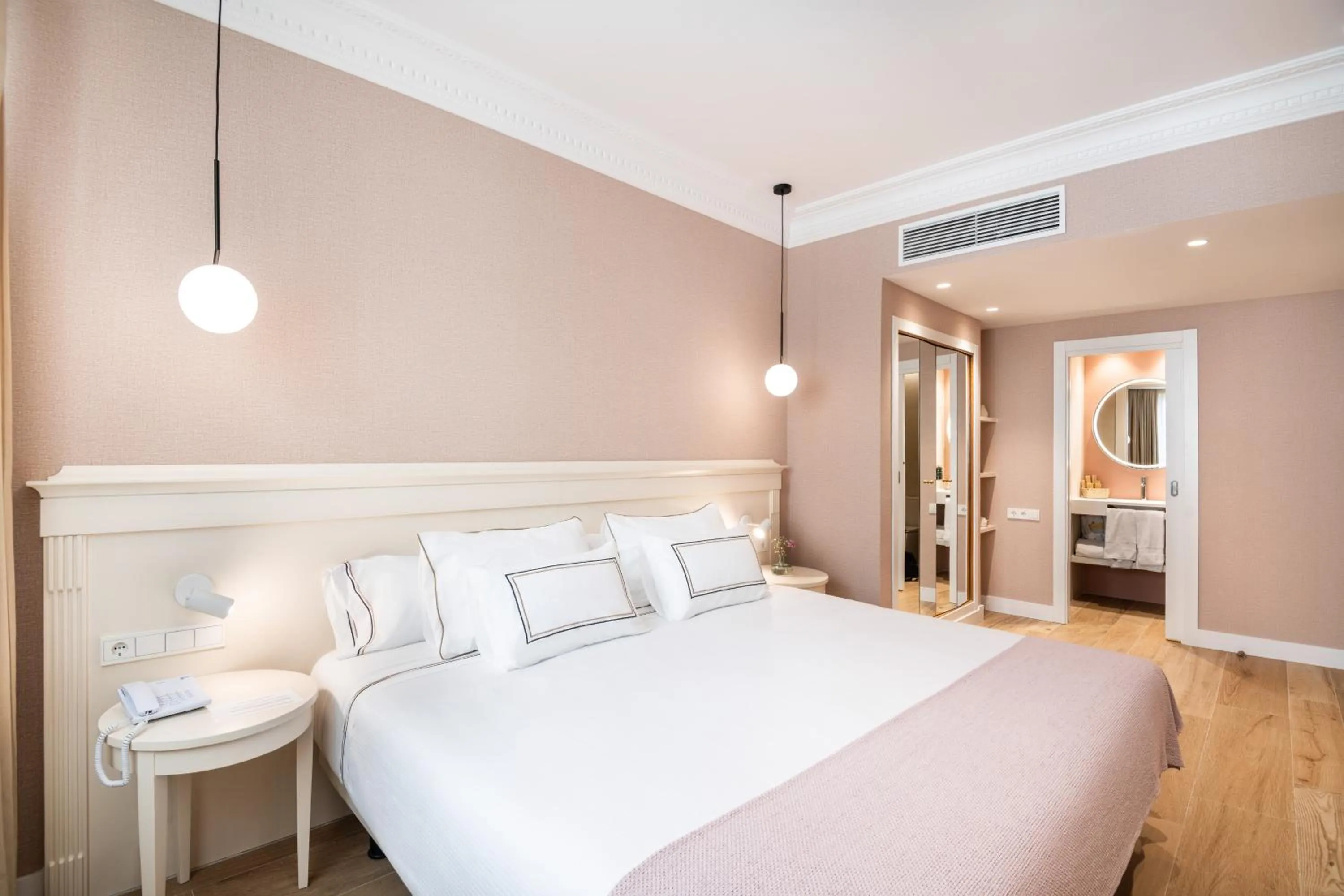 Bed in Melia Plaza Valencia