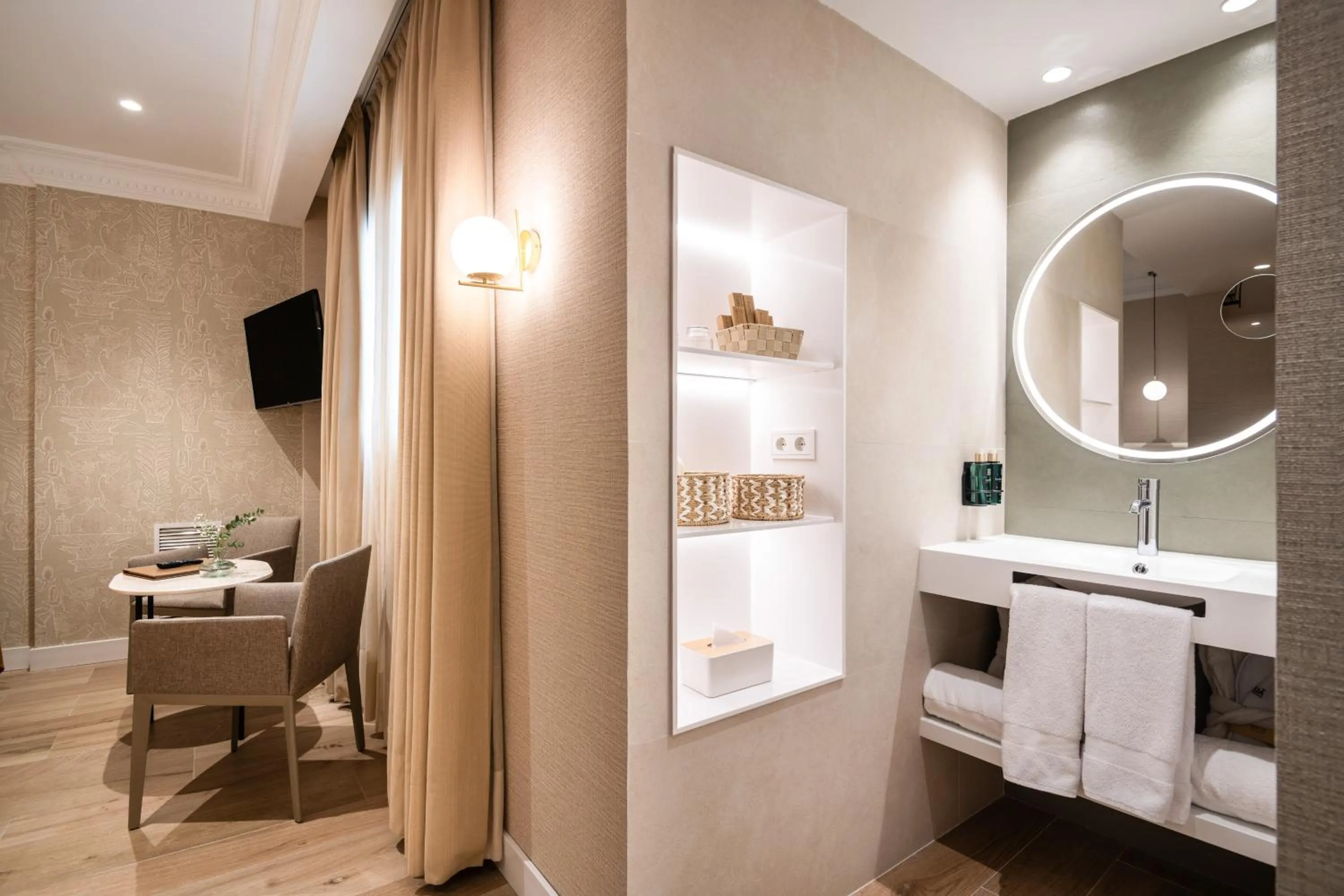 Bathroom in Melia Plaza Valencia