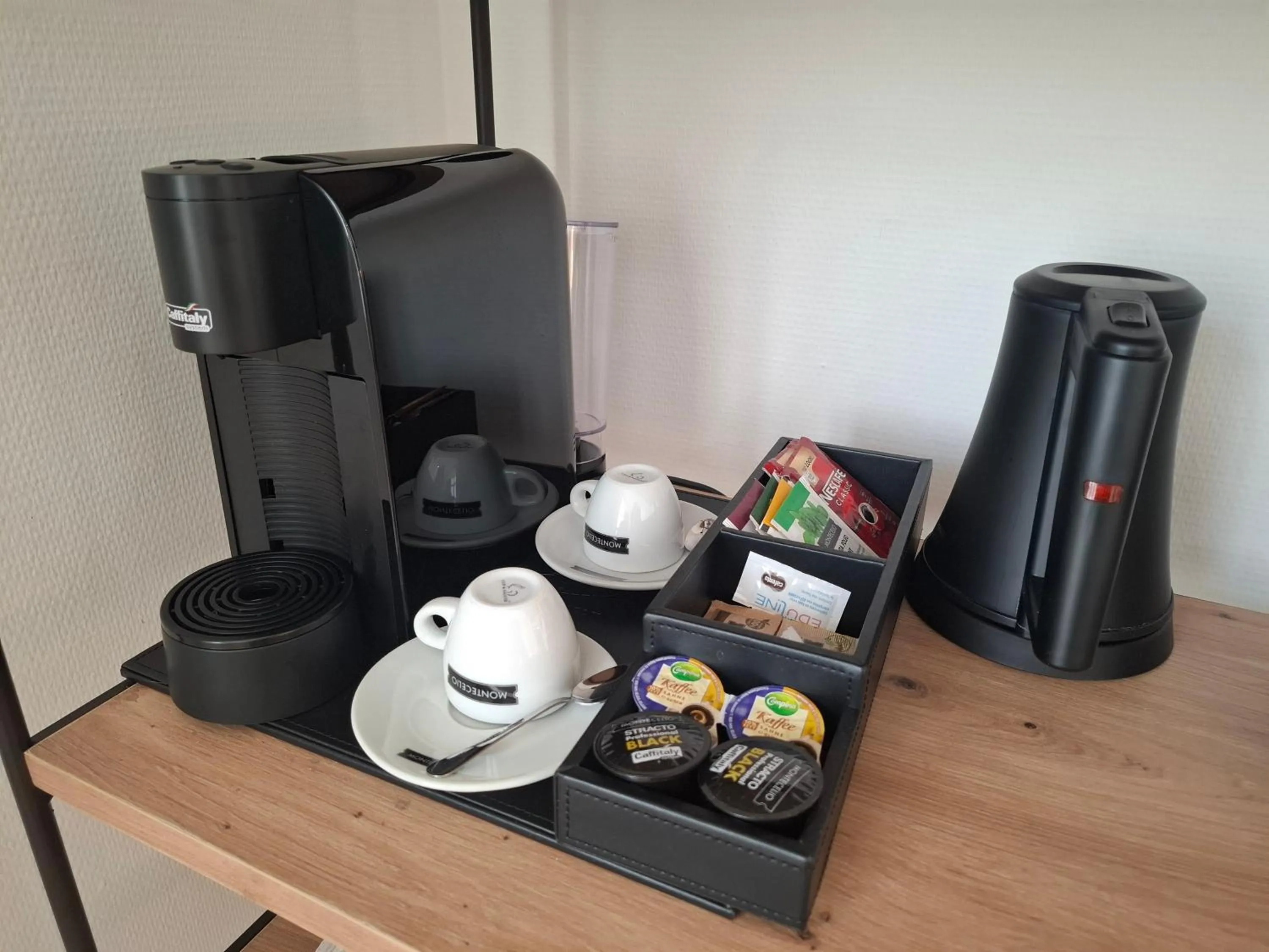 Coffee/tea facilities in Melia Plaza Valencia