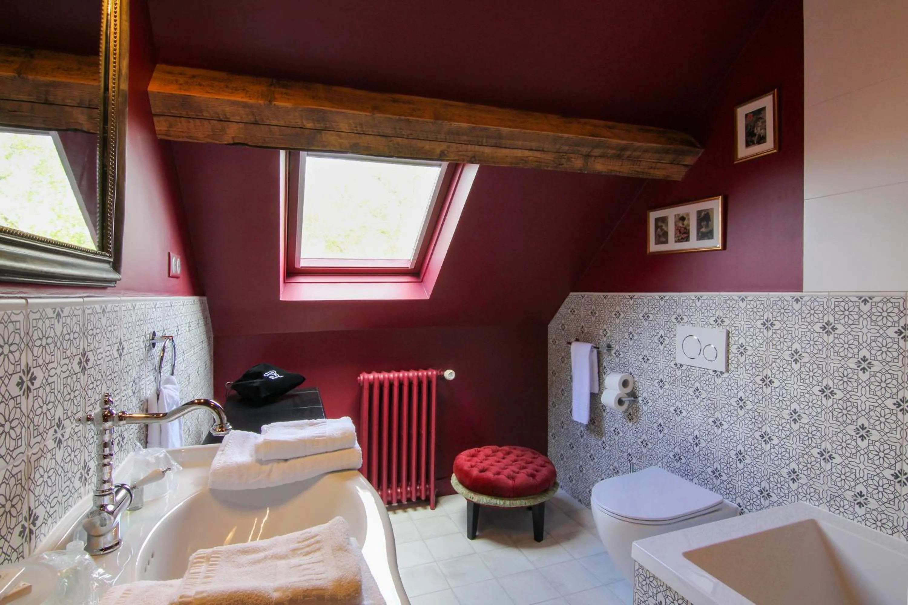 Bathroom, Bed in Hôtel du Château Bois Guibert