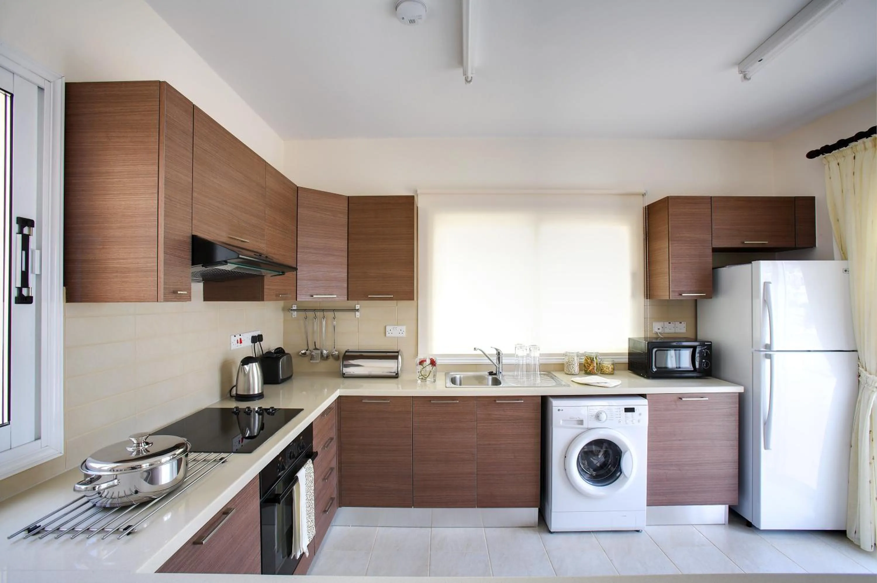 Kitchen or kitchenette in Chloraka Terrace Apartments