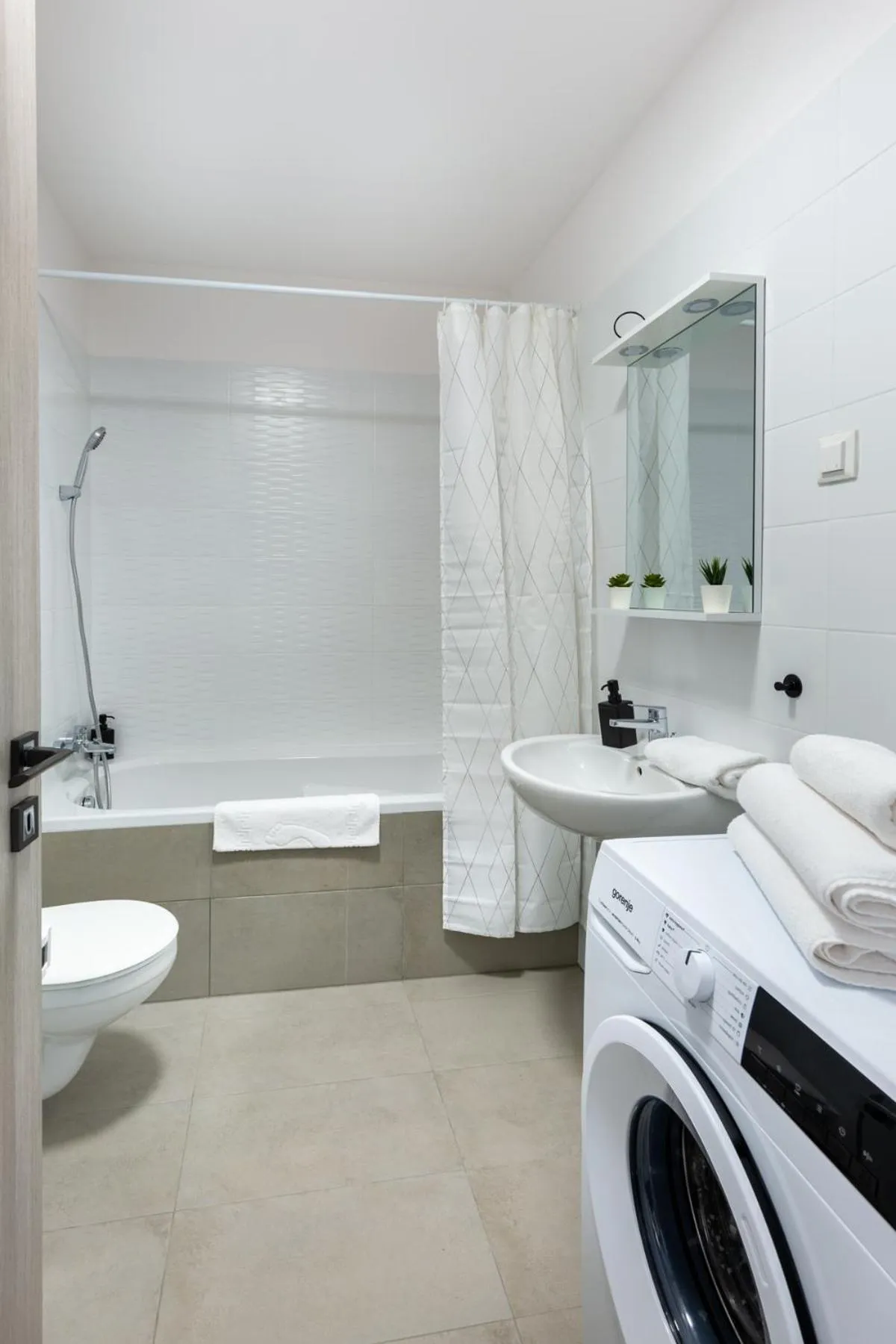 Toilet in Hock Residence by Vagabond