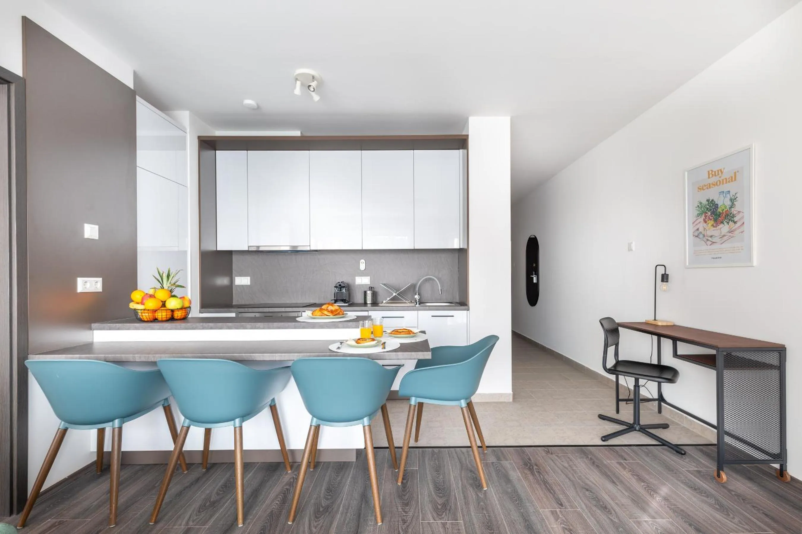 Kitchen or kitchenette in Hock Residence by Vagabond