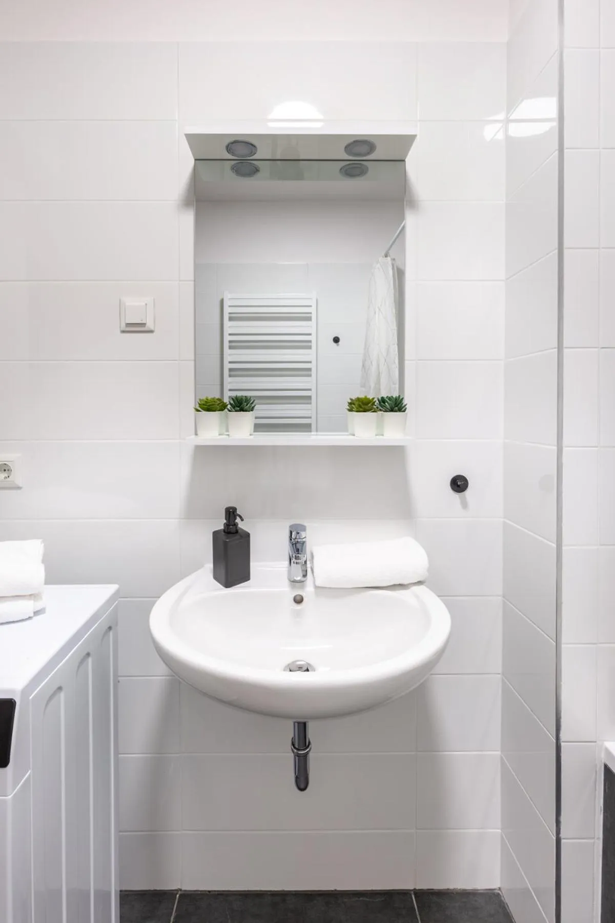 Bathroom in Hock Residence by Vagabond