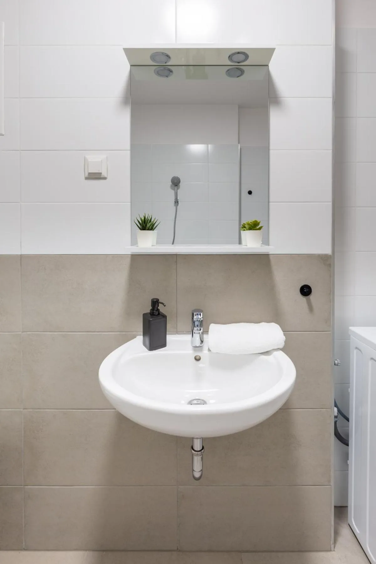 Bathroom in Hock Residence by Vagabond