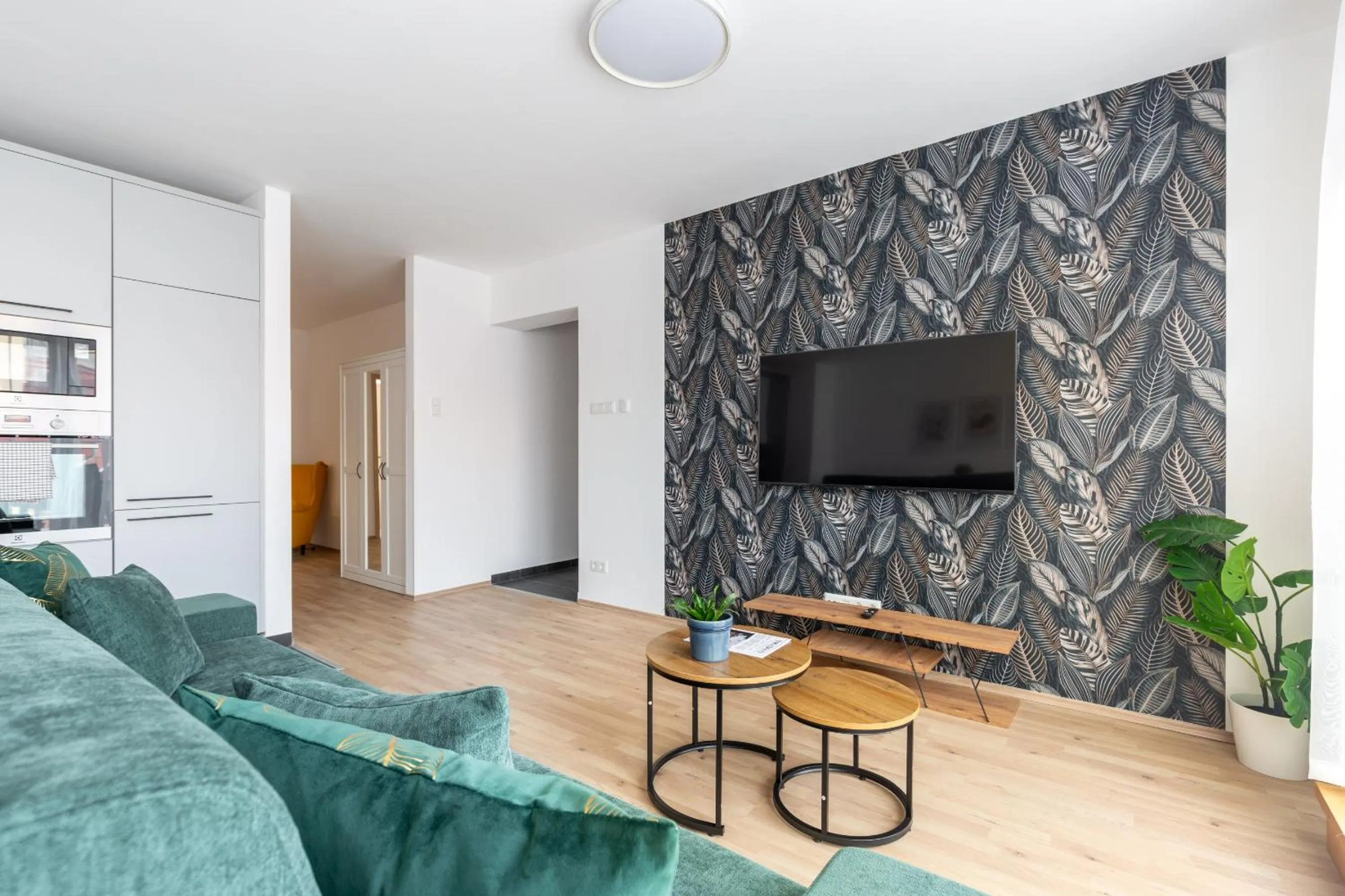 TV and multimedia in Hock Residence by Vagabond